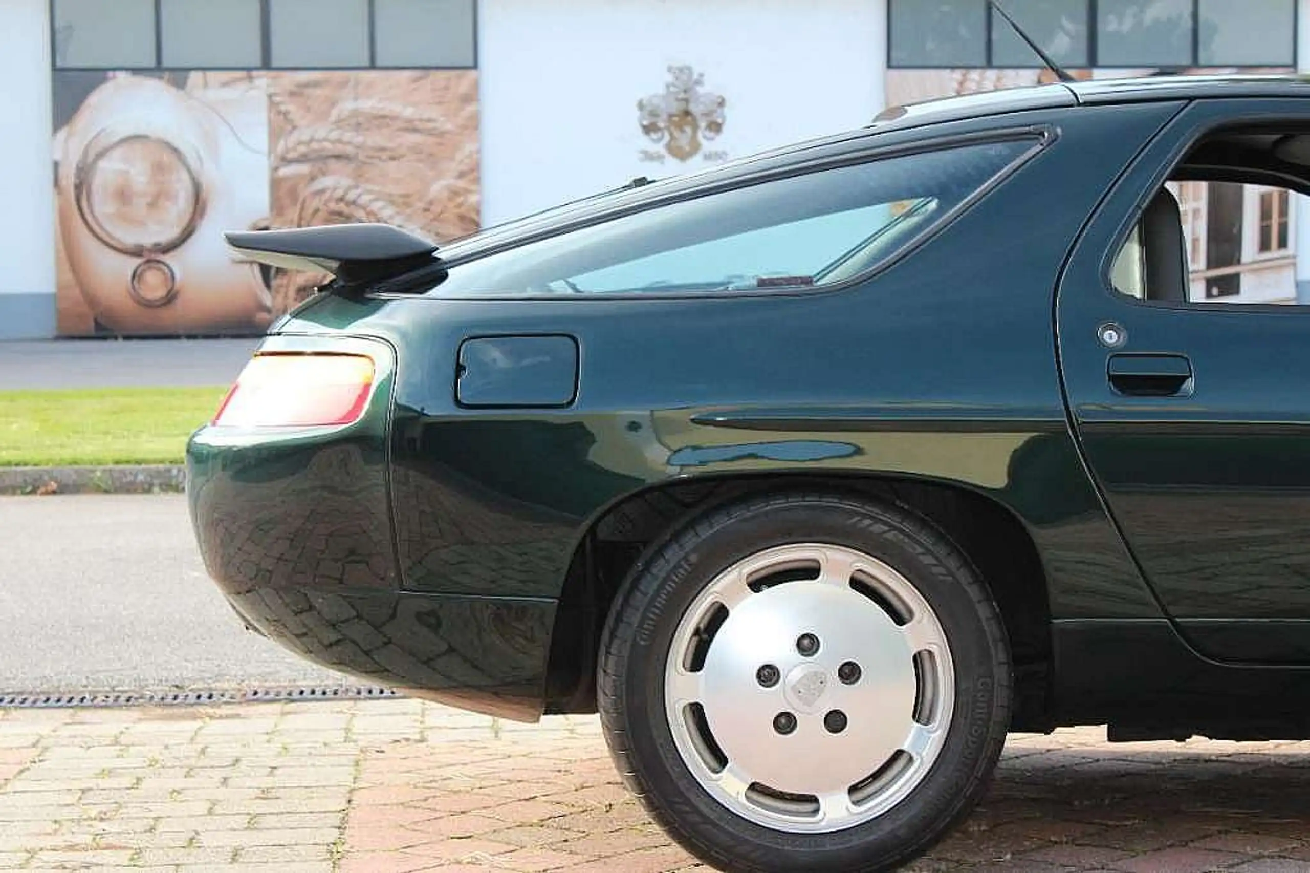 Porsche - 928