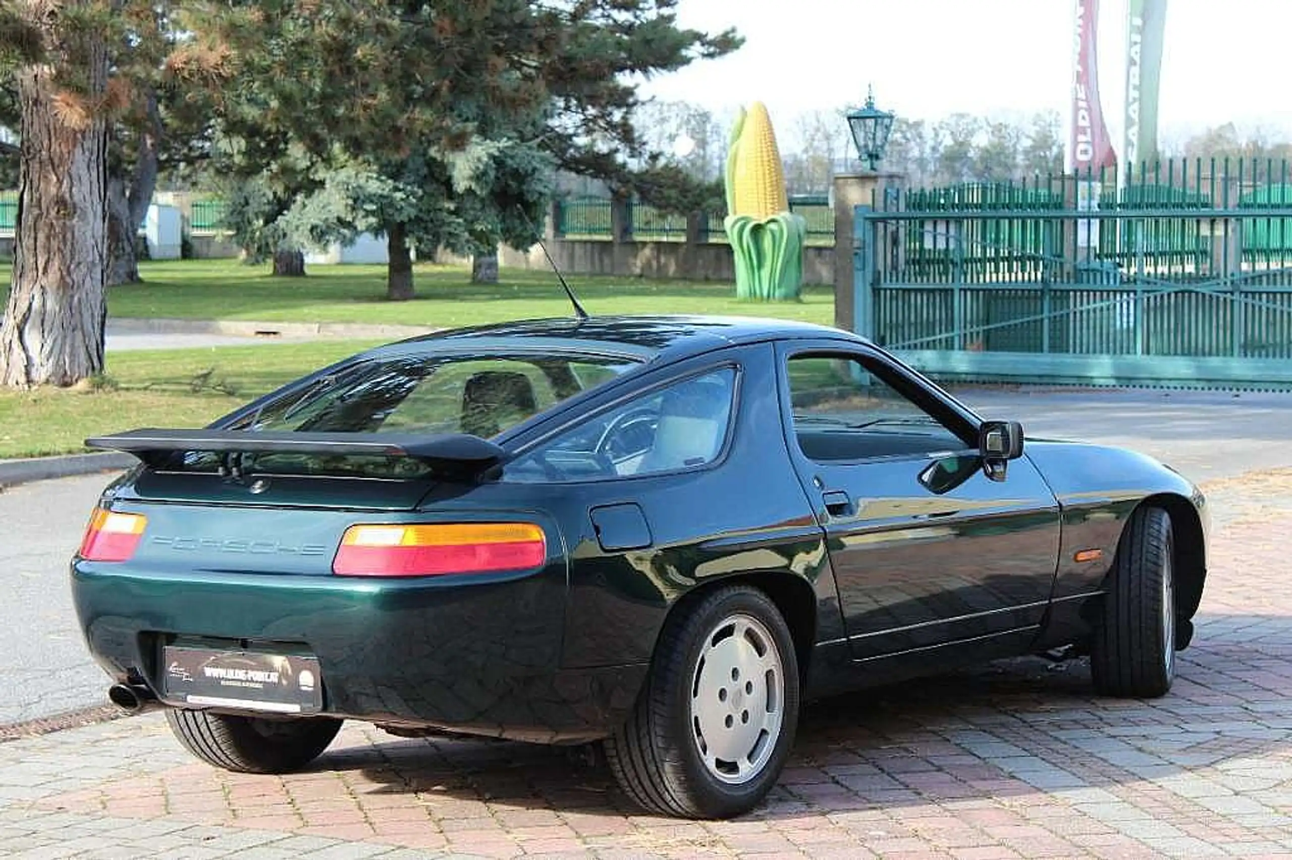 Porsche - 928