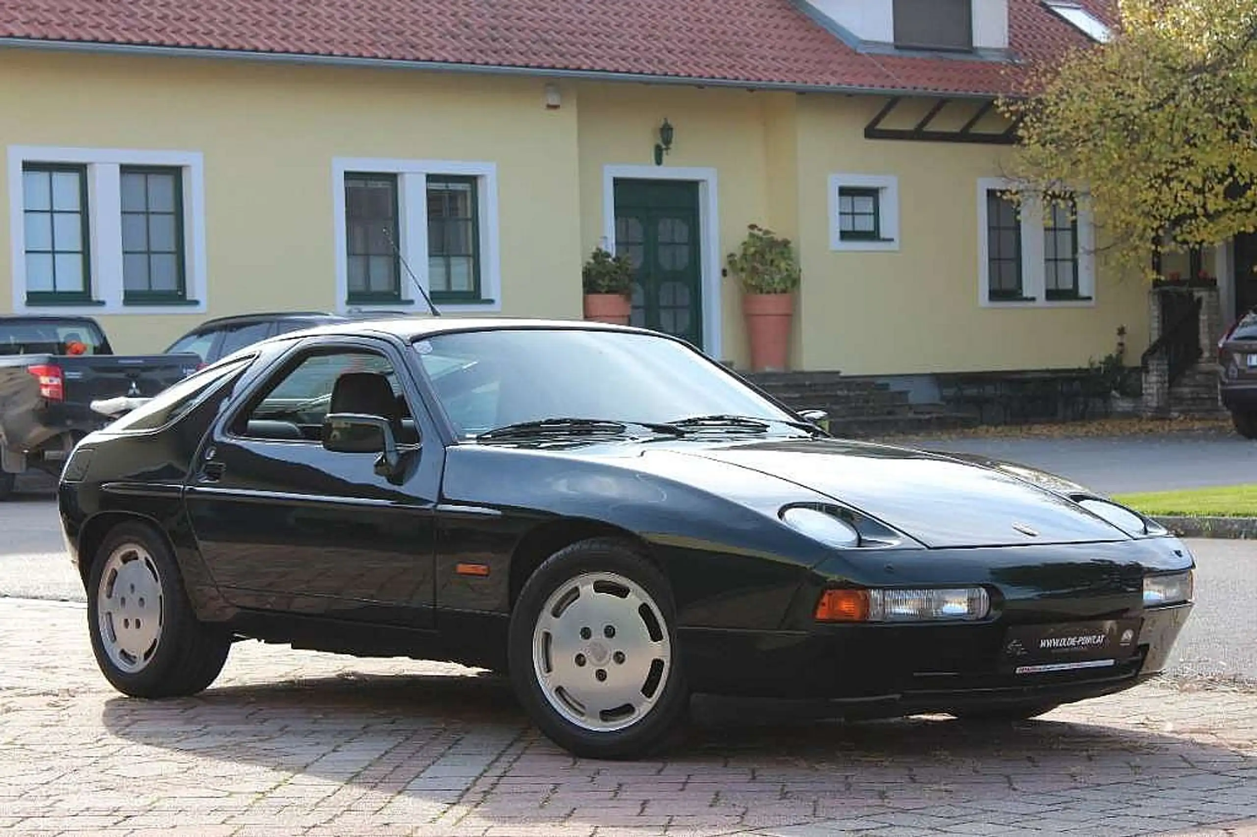 Porsche - 928