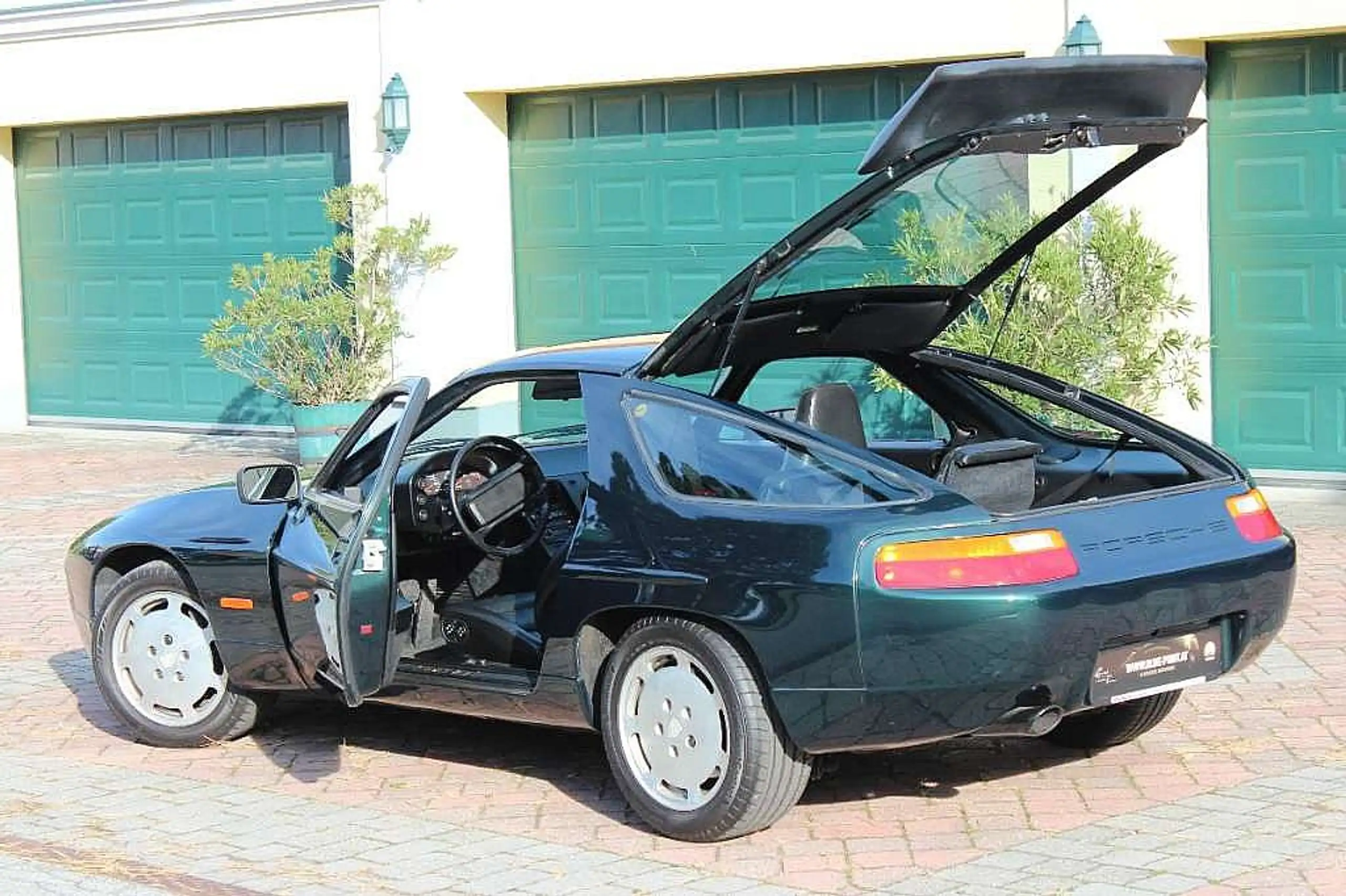 Porsche - 928