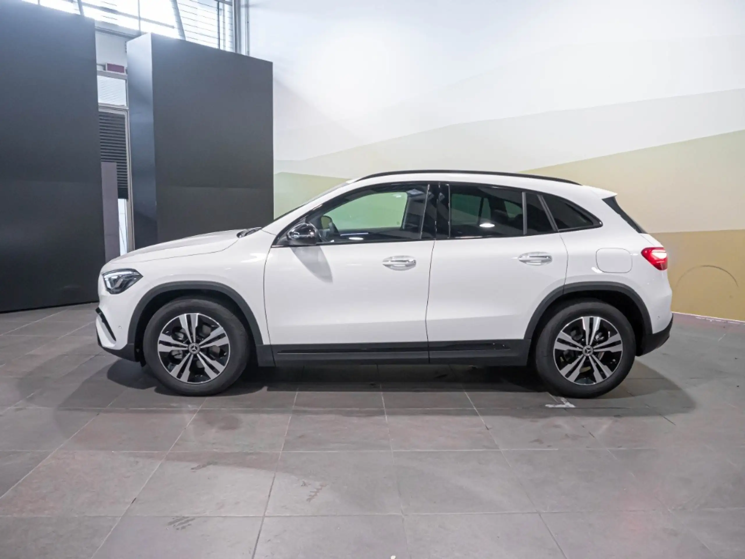 Mercedes-Benz - GLA 200