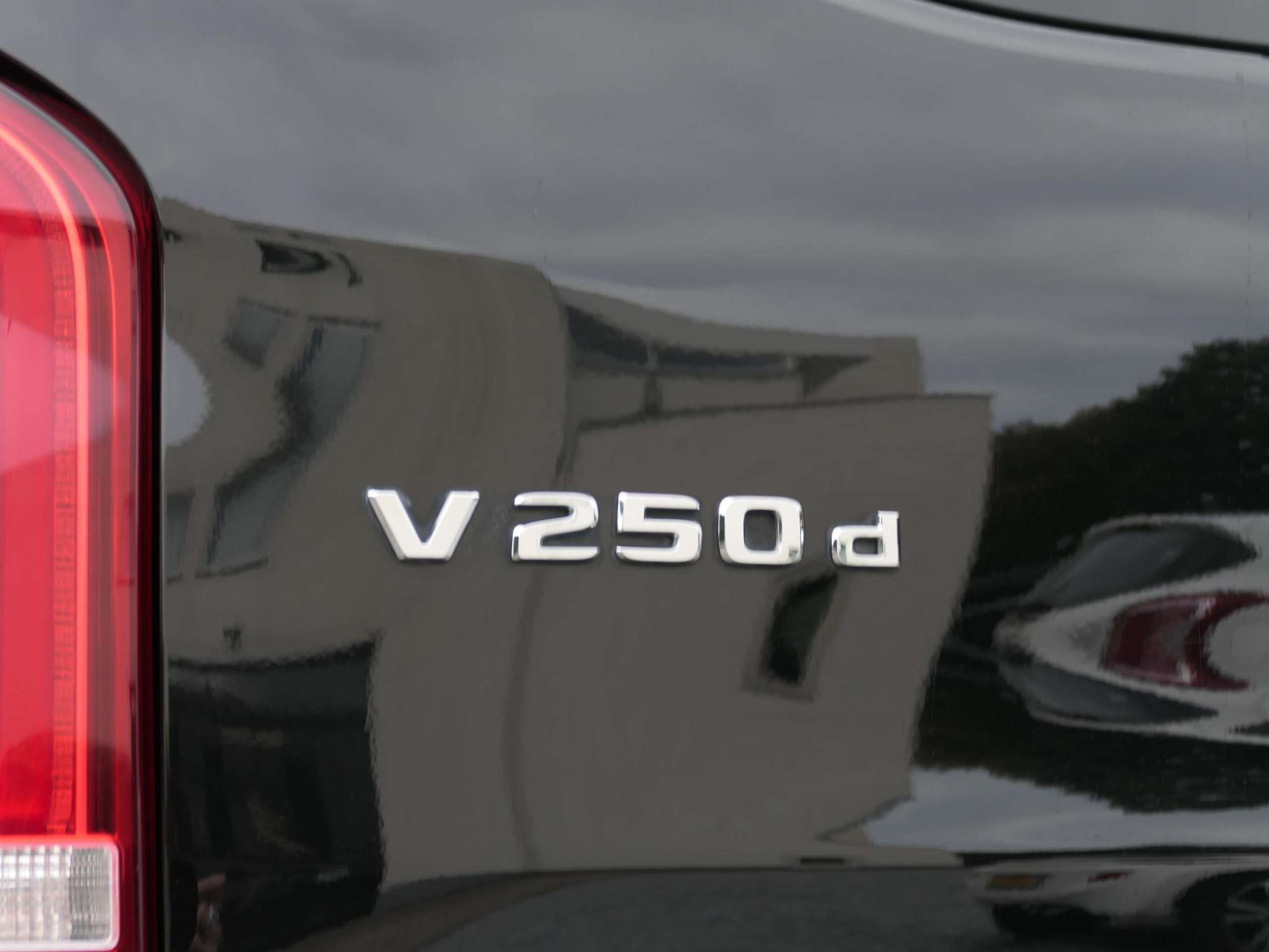 Mercedes-Benz - V 250