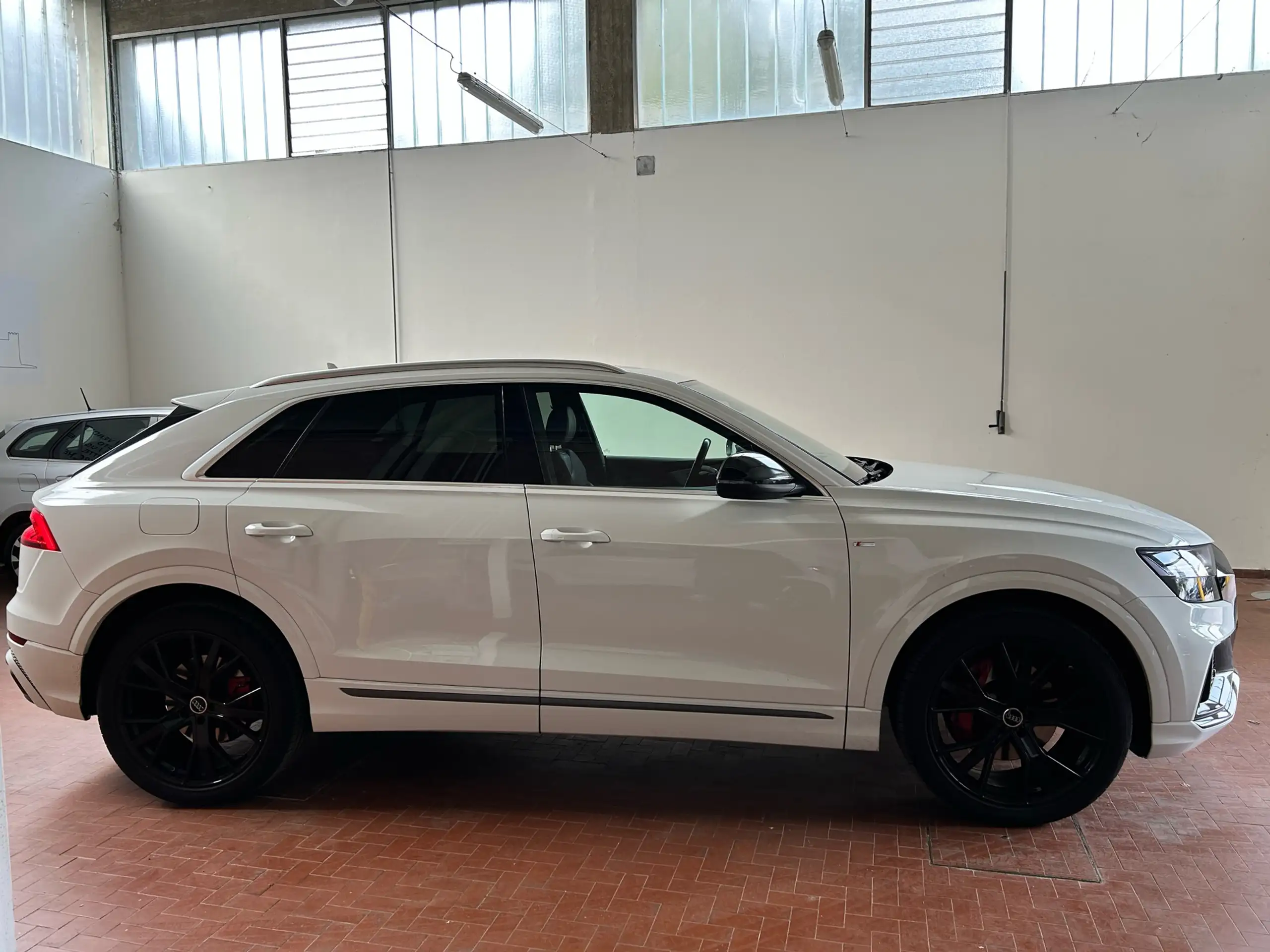 Audi - Q8