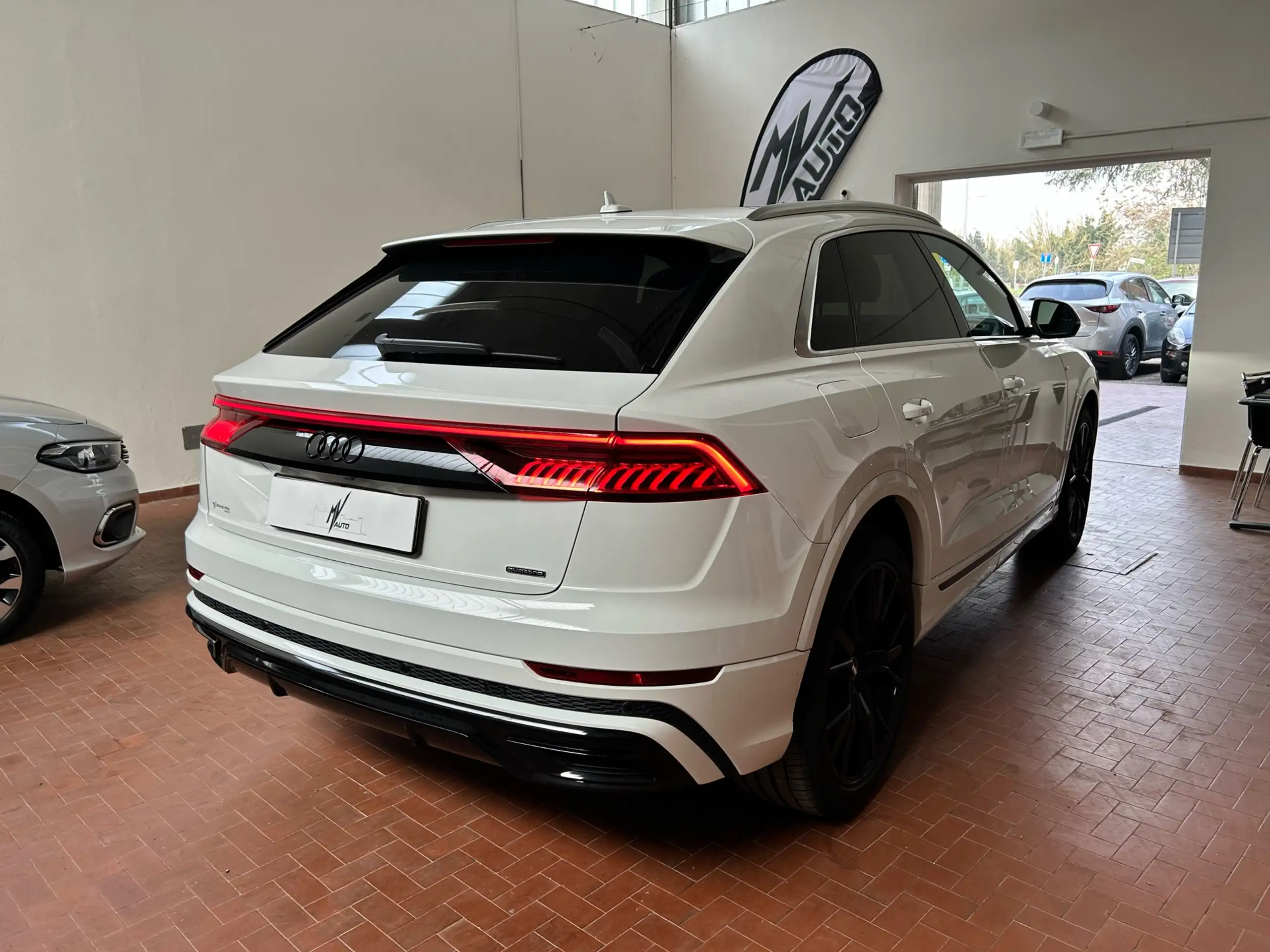 Audi - Q8