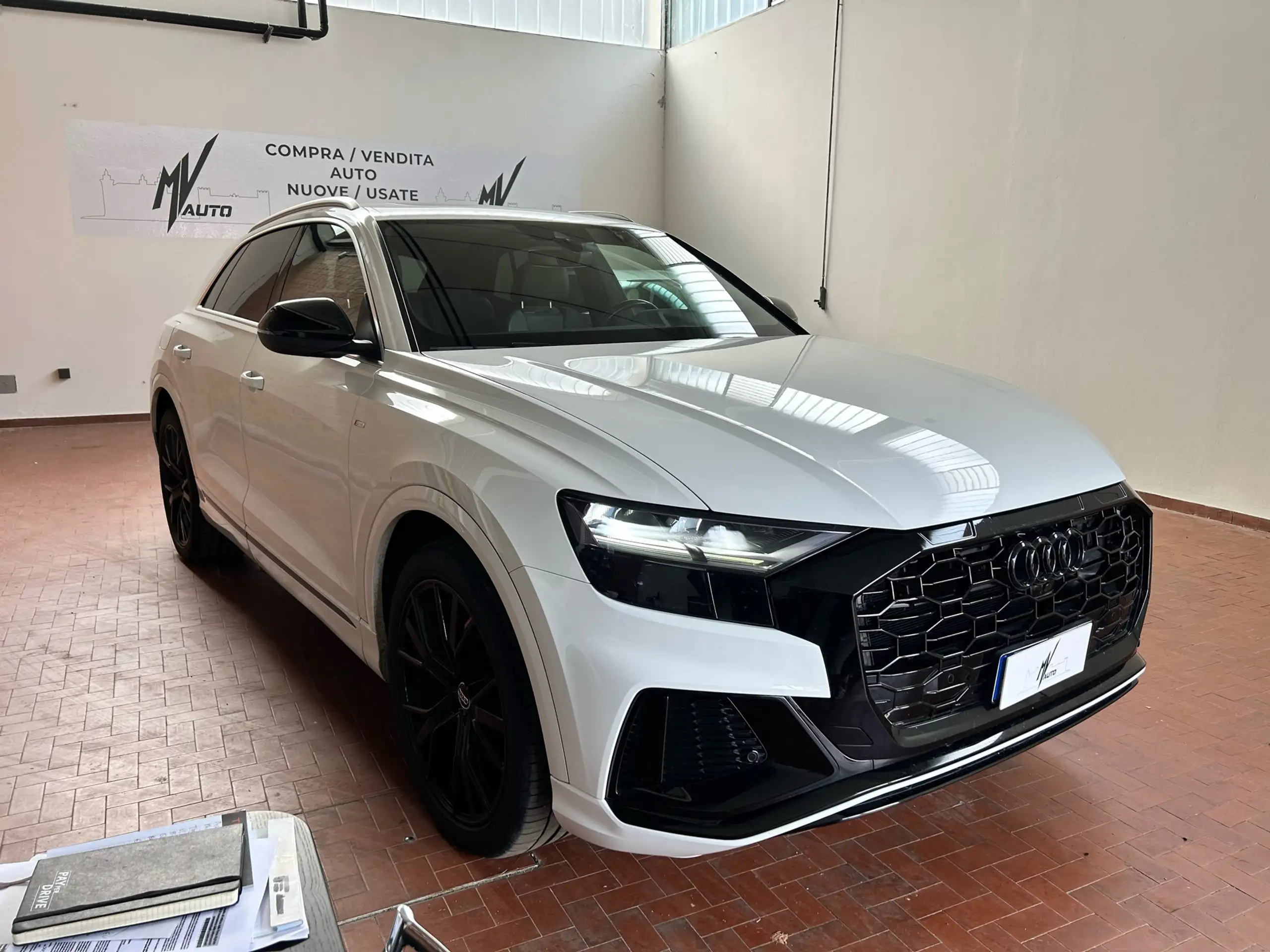 Audi - Q8