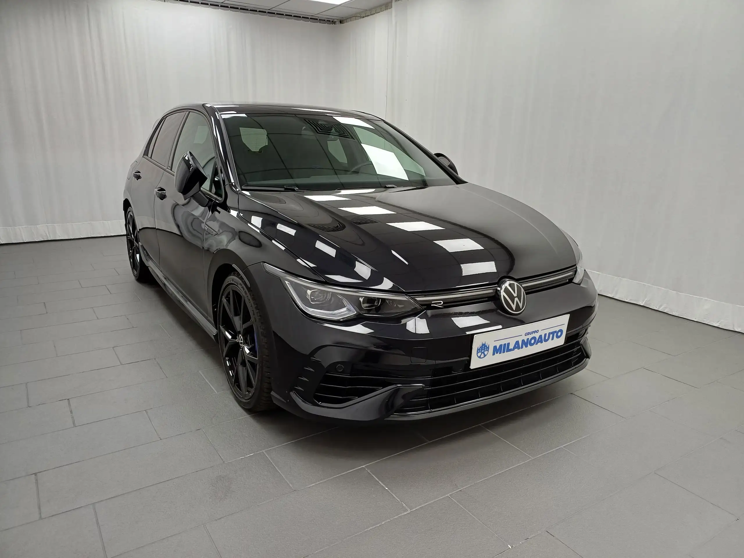 Volkswagen - Golf R