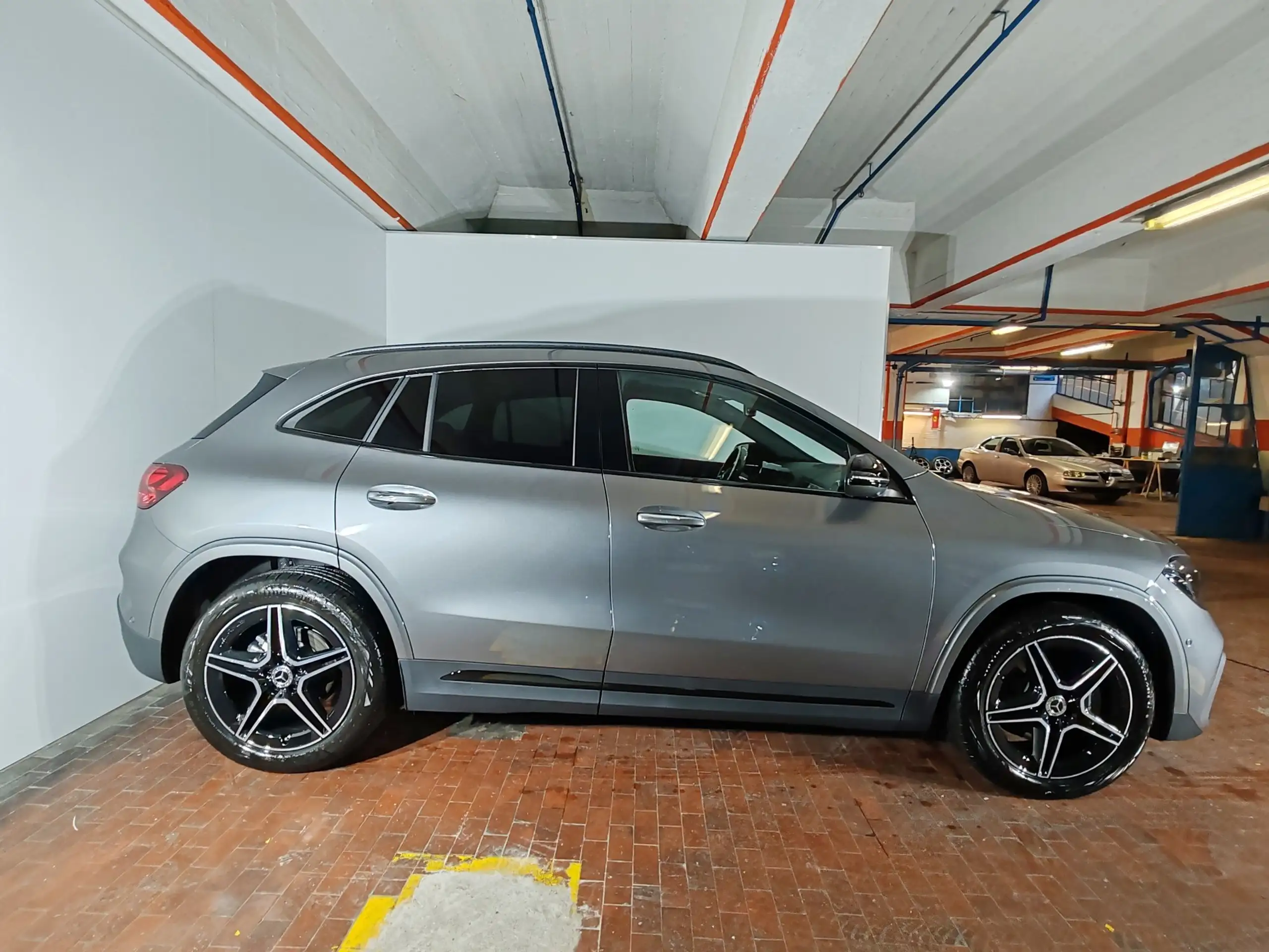 Mercedes-Benz - GLA 200