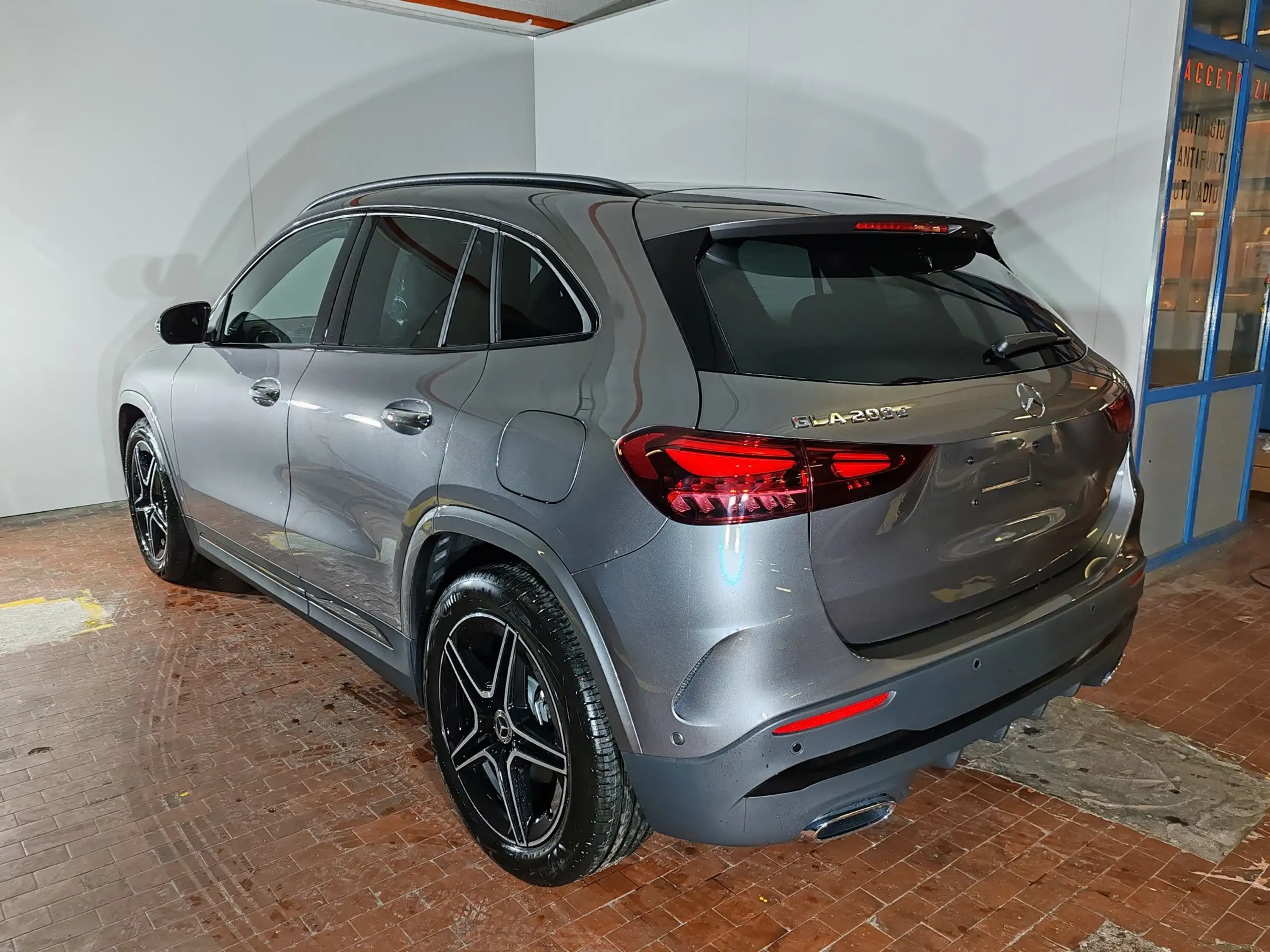 Mercedes-Benz - GLA 200