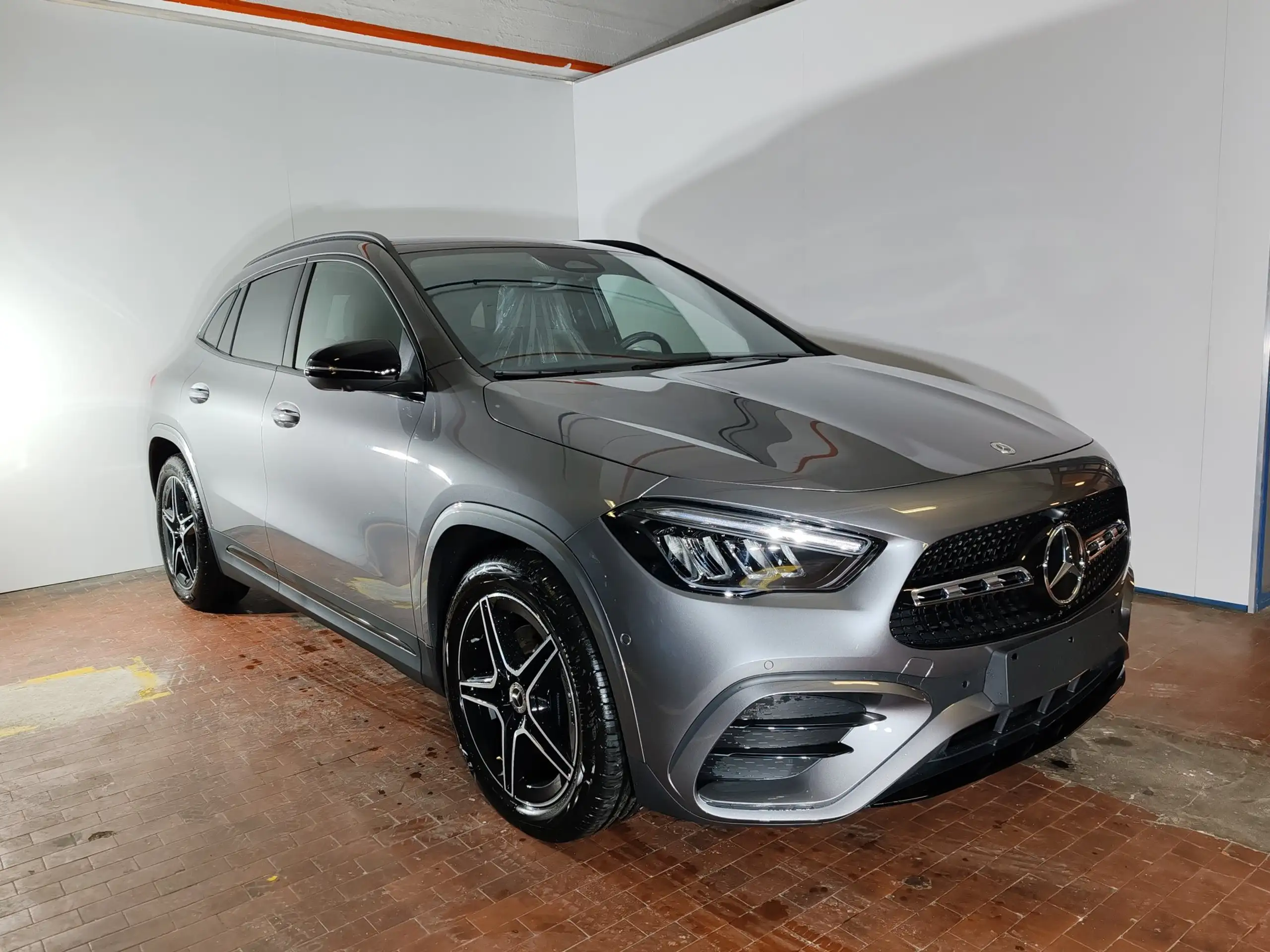 Mercedes-Benz - GLA 200