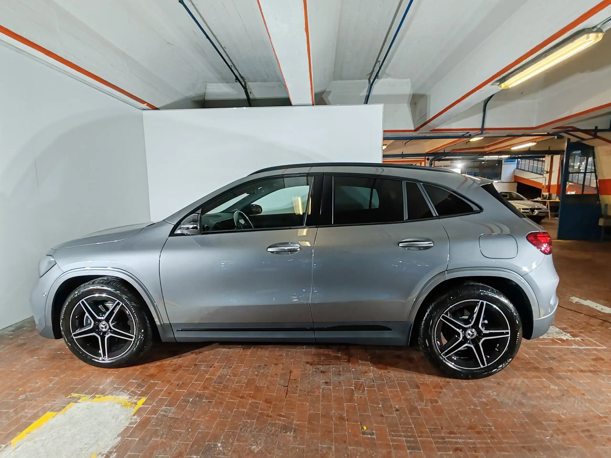 Mercedes-Benz - GLA 200