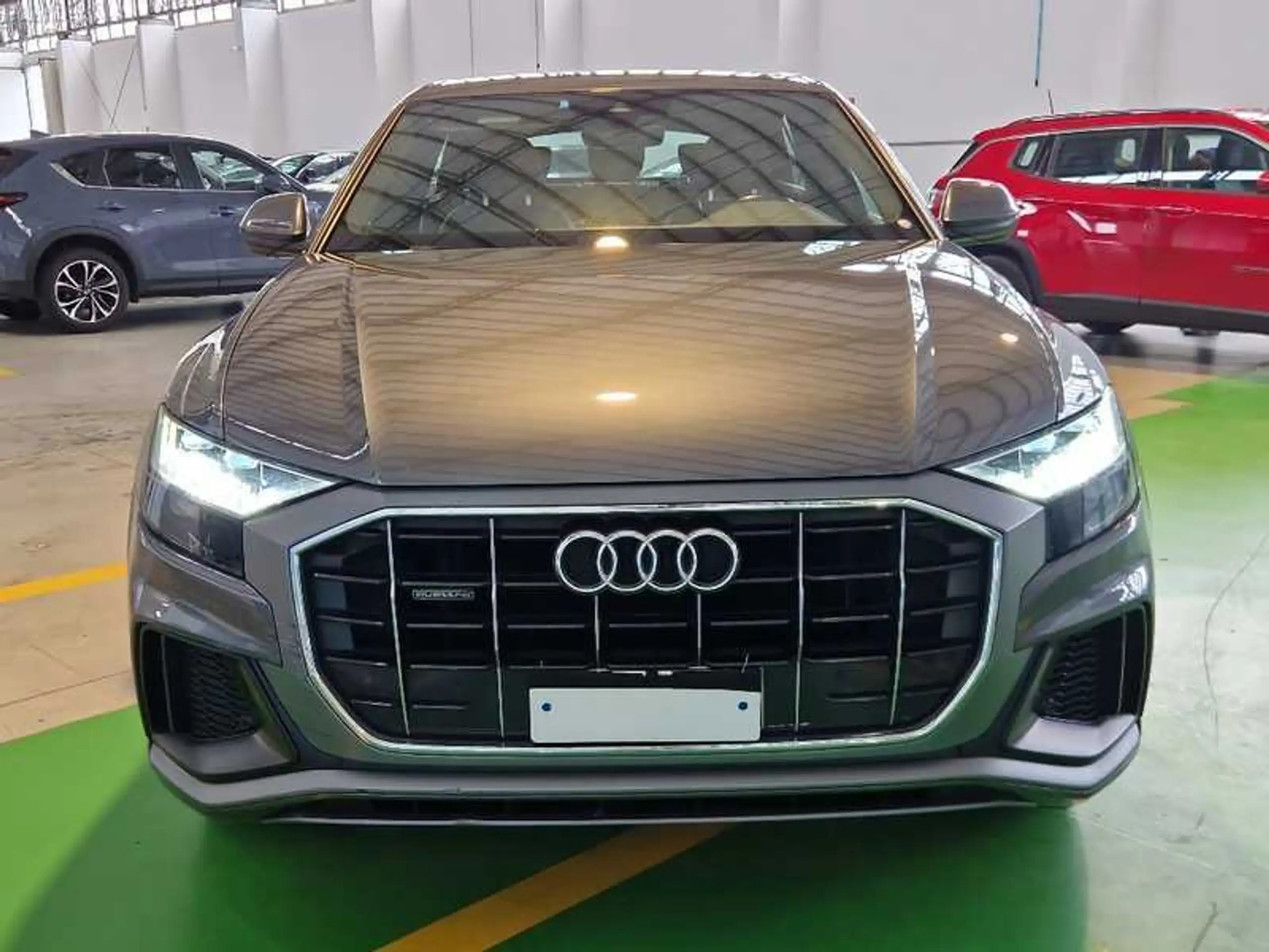 Audi - Q8