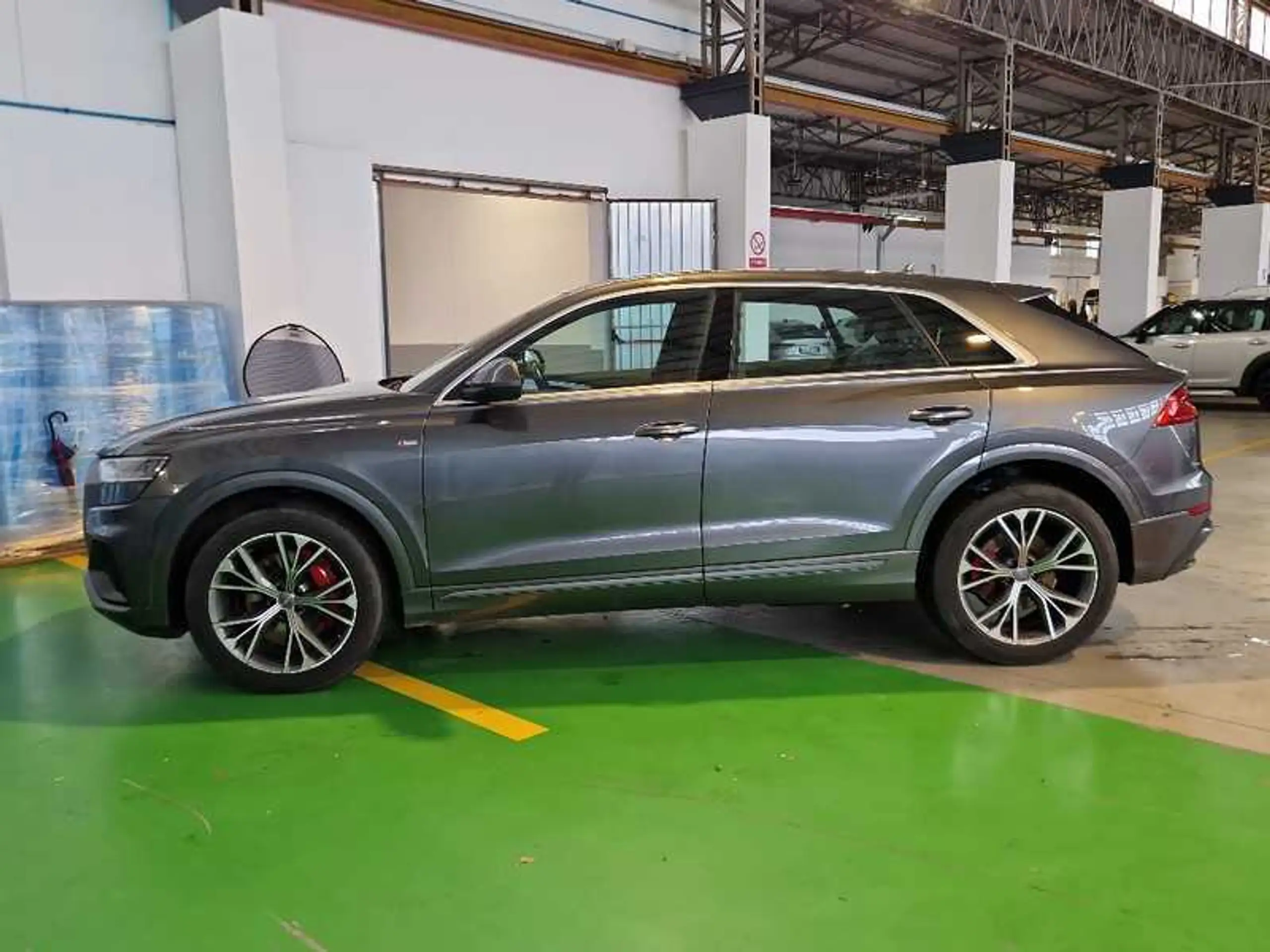 Audi - Q8