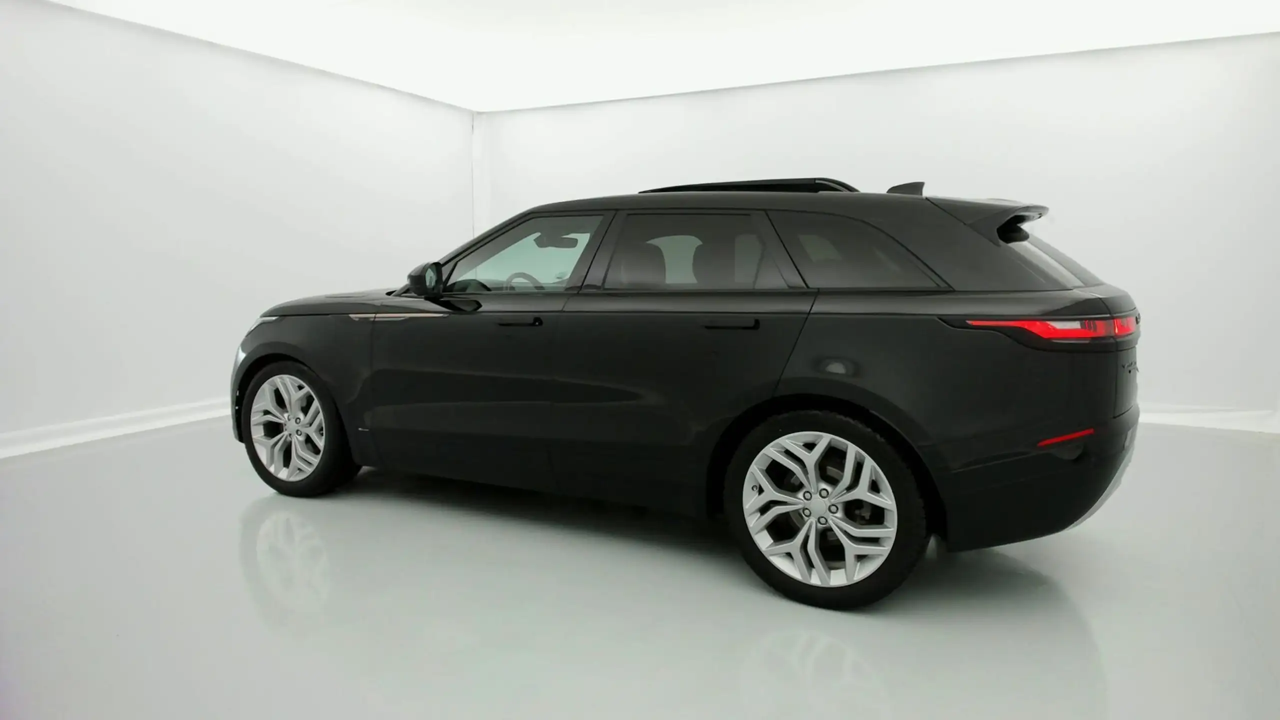 Land Rover - Range Rover Velar