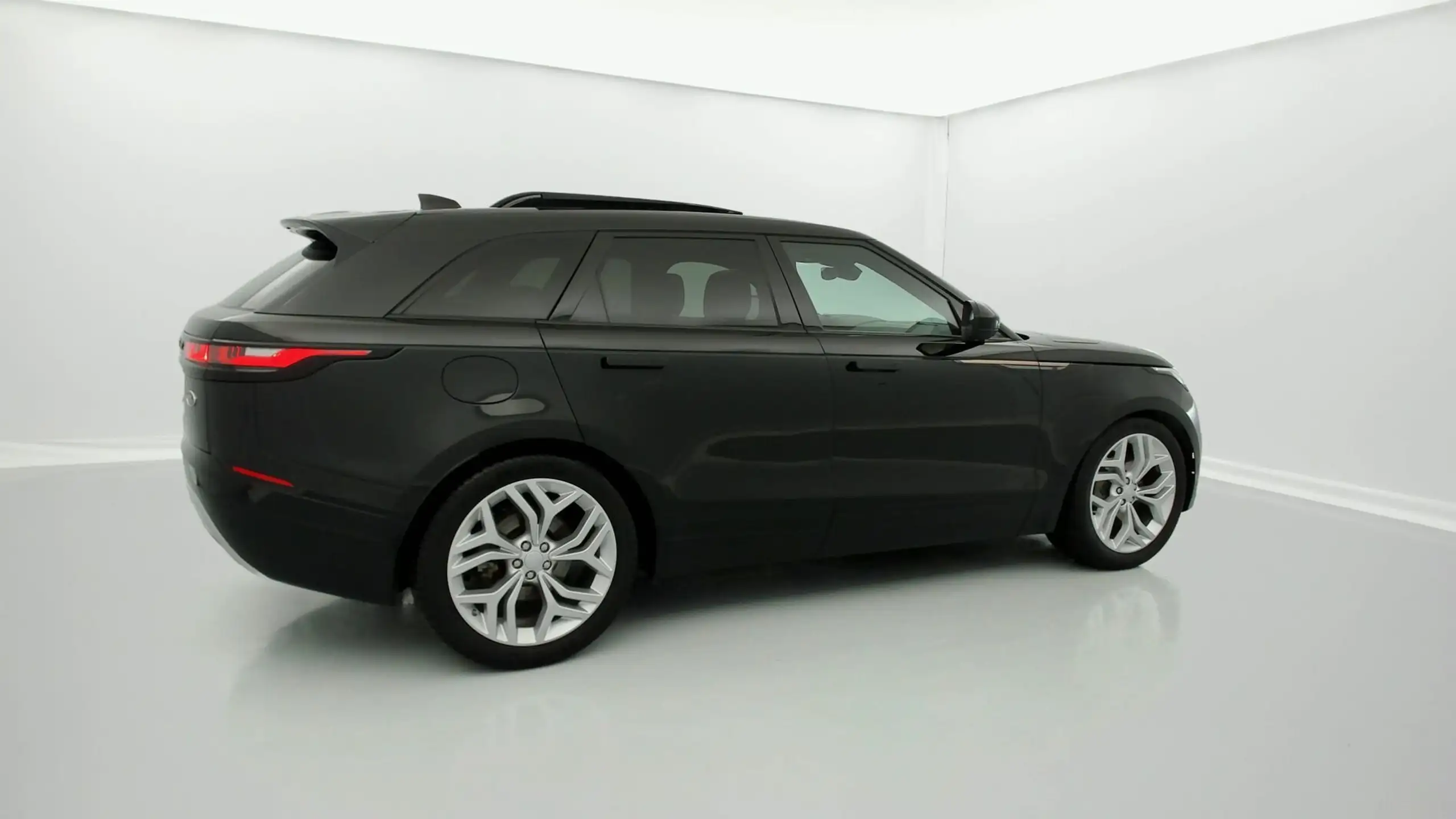 Land Rover - Range Rover Velar