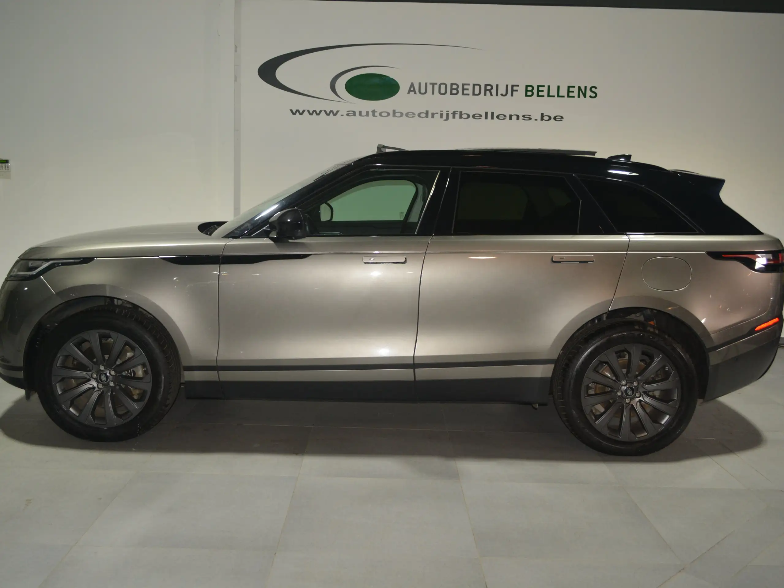 Land Rover - Range Rover Velar