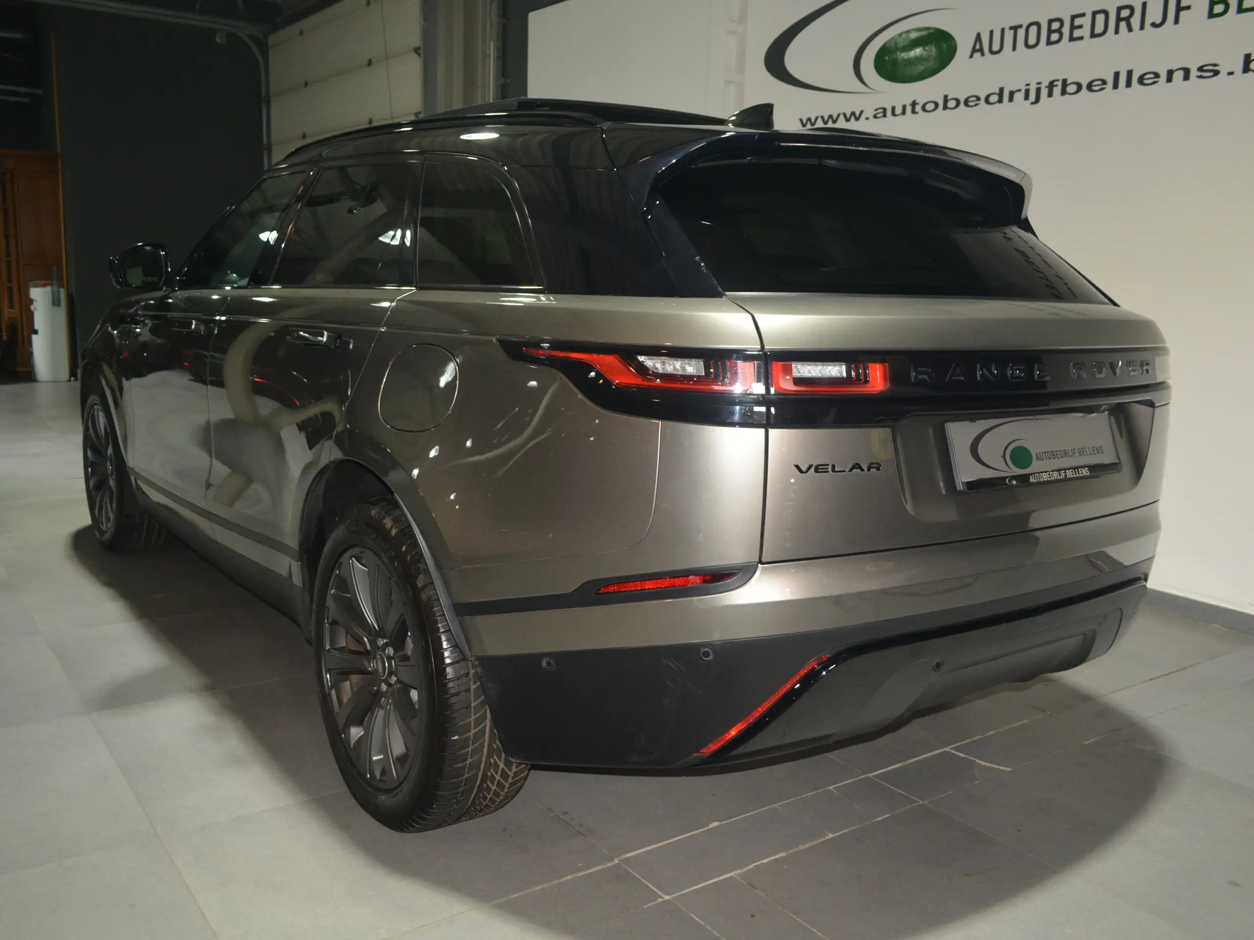 Land Rover - Range Rover Velar