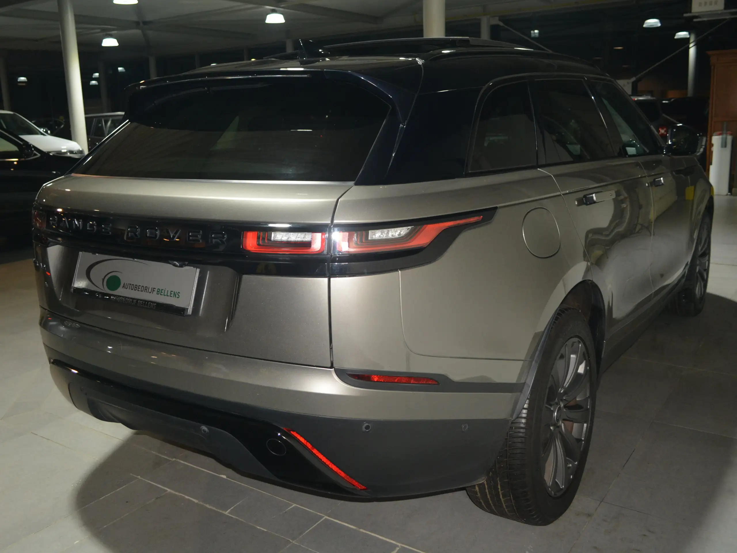 Land Rover - Range Rover Velar