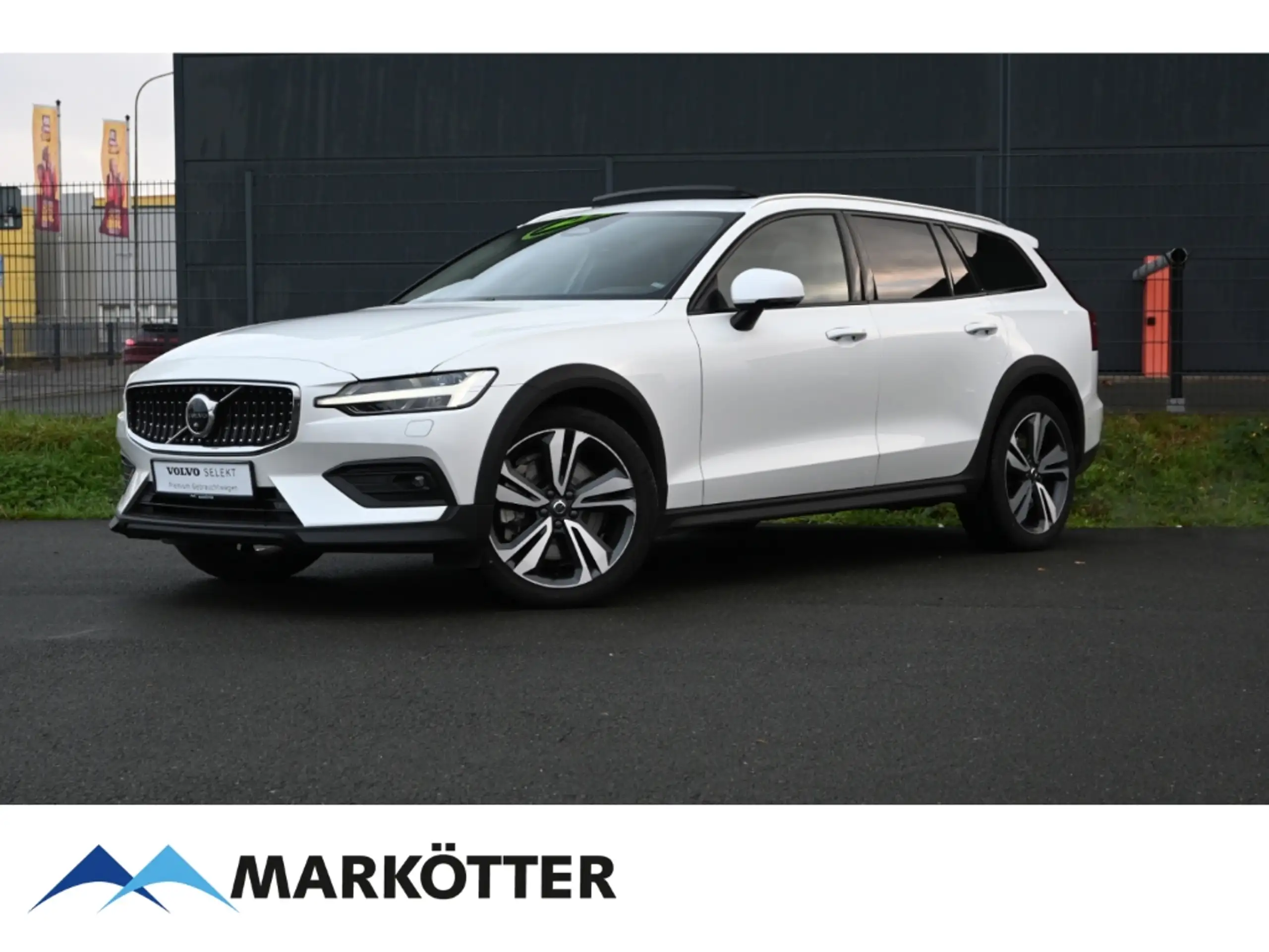 Volvo - V60 Cross Country