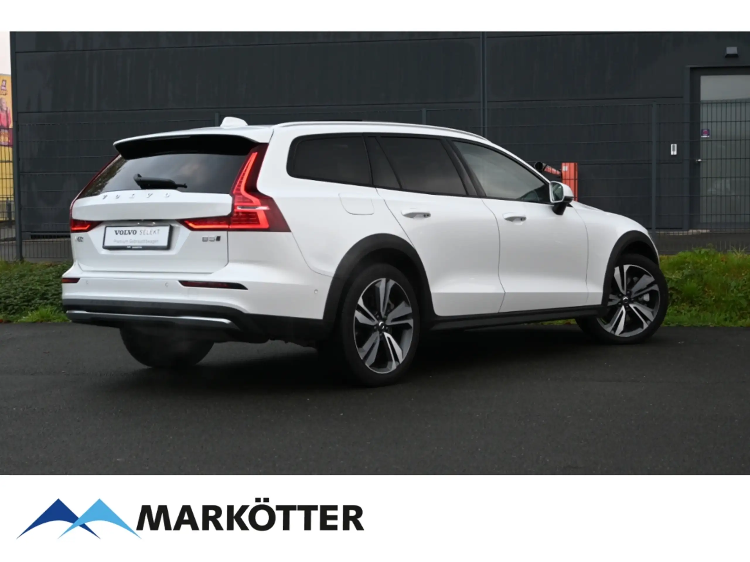 Volvo - V60 Cross Country