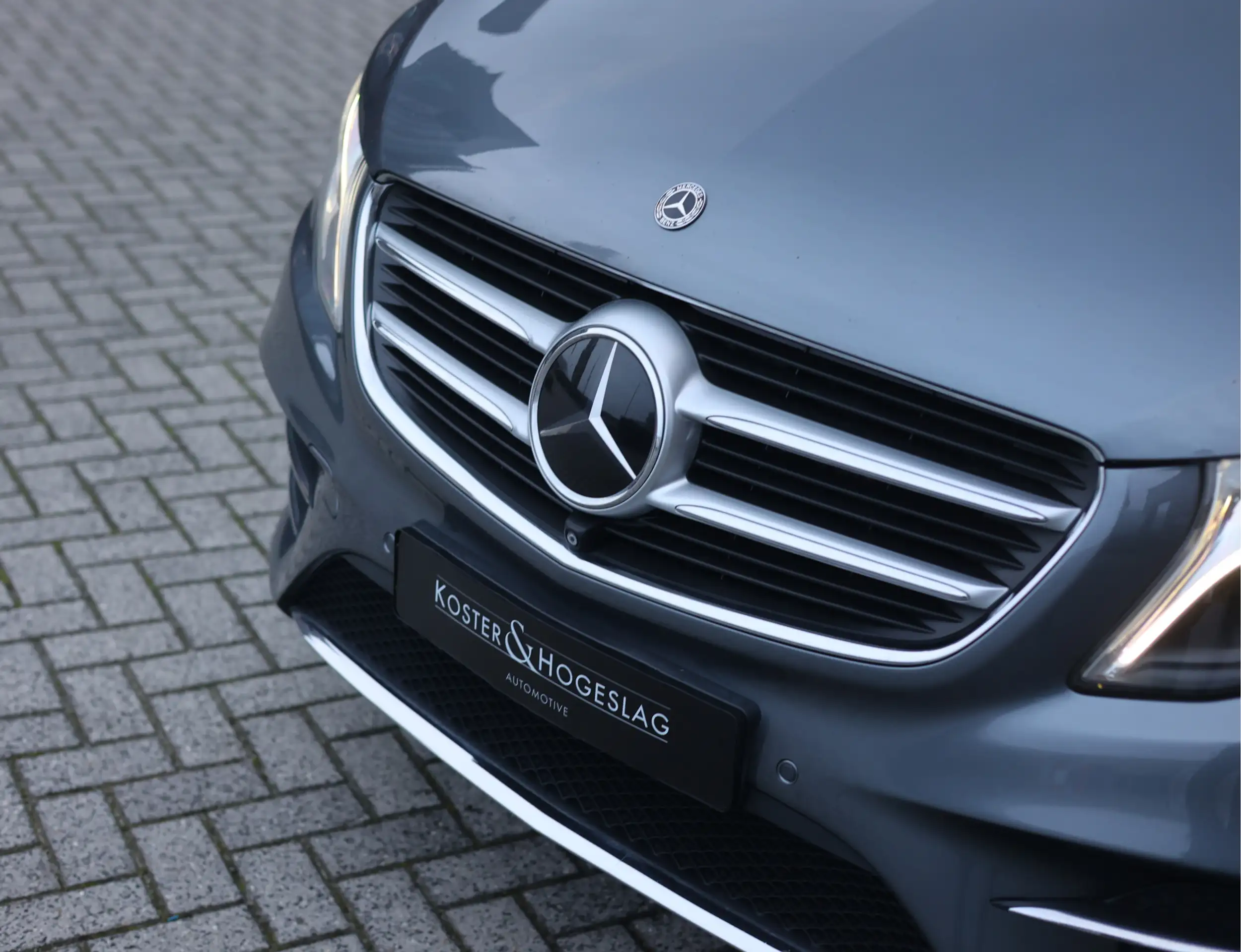 Mercedes-Benz - V 250