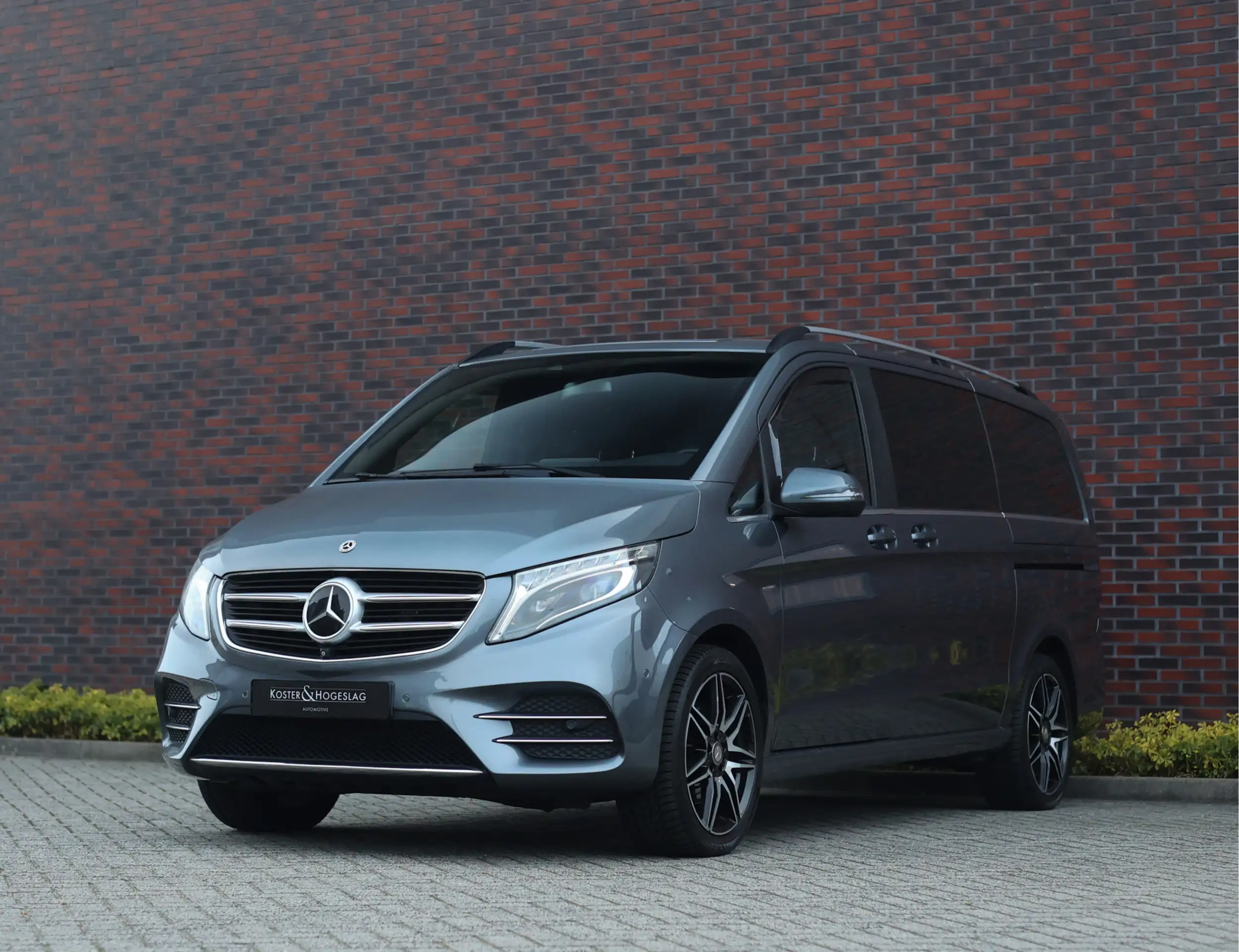 Mercedes-Benz - V 250