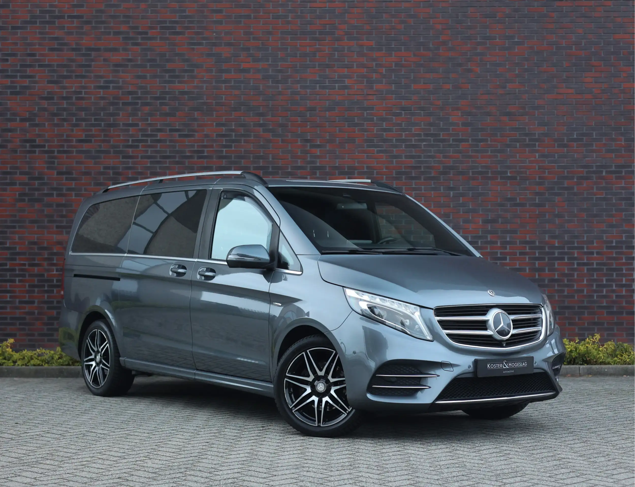 Mercedes-Benz - V 250