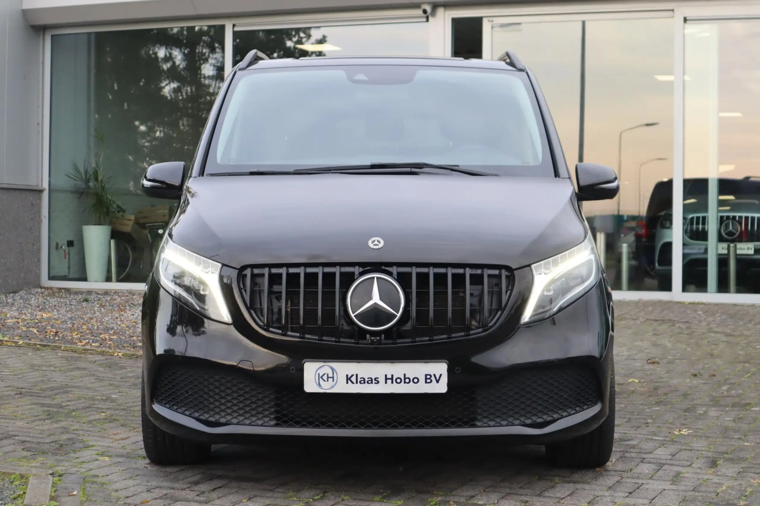 Mercedes-Benz - V 220