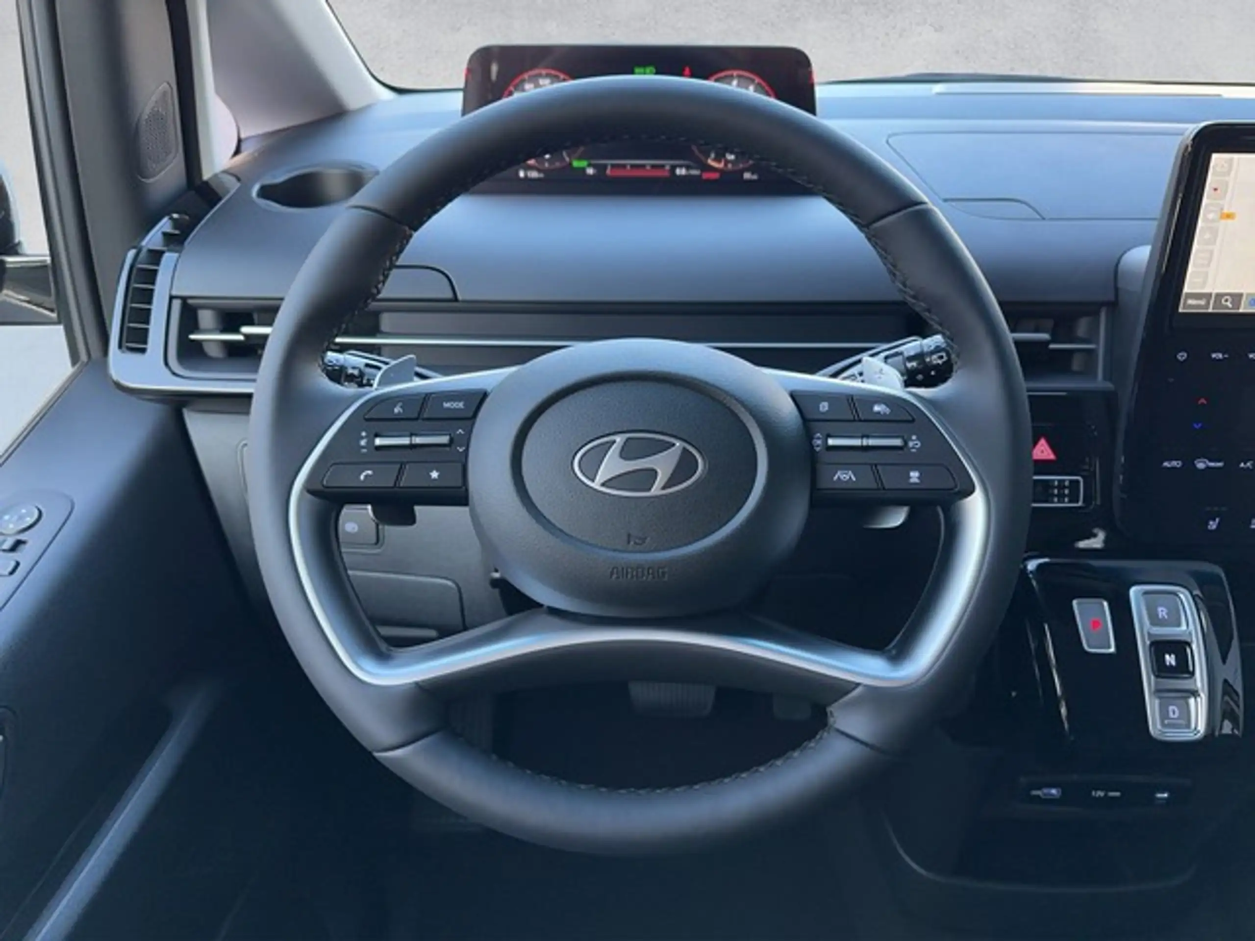 Hyundai - STARIA