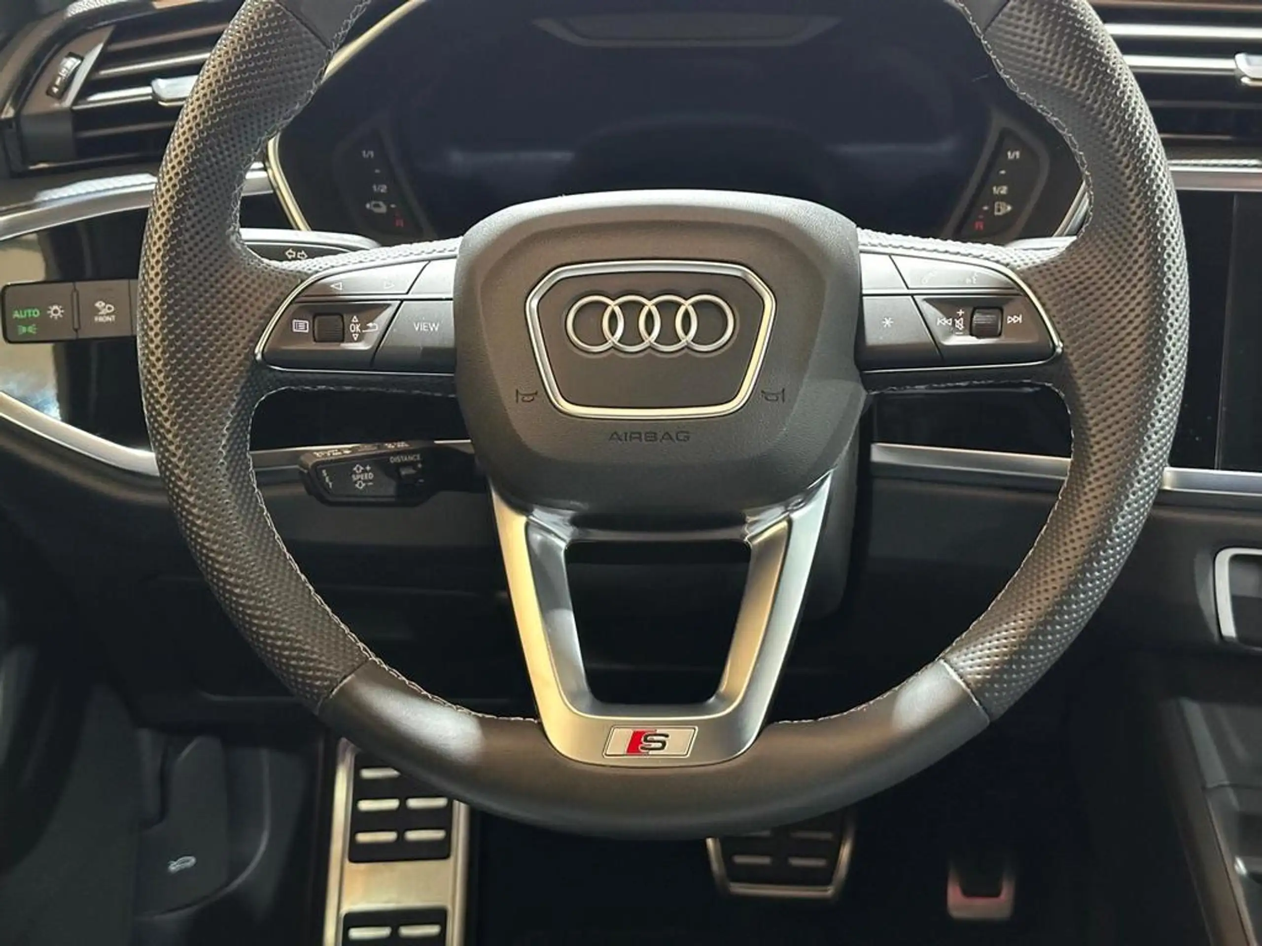 Audi - Q3