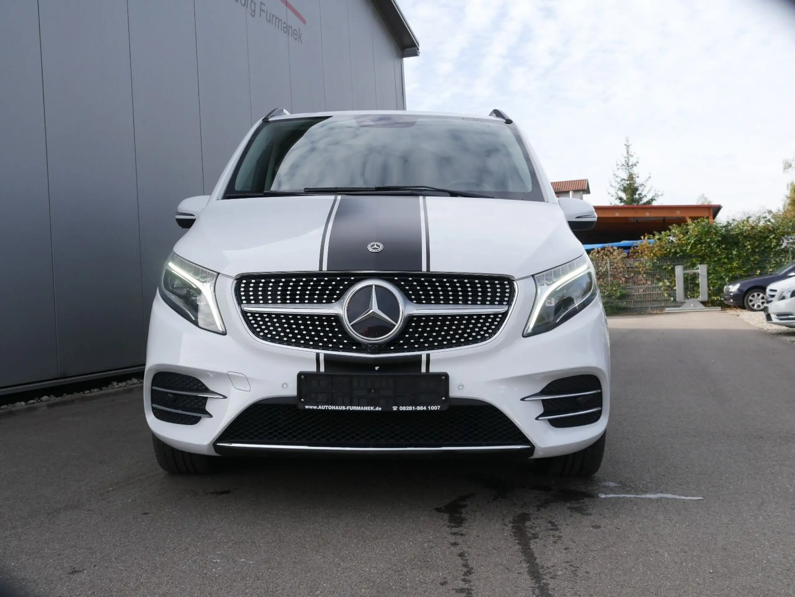 Mercedes-Benz - V 300