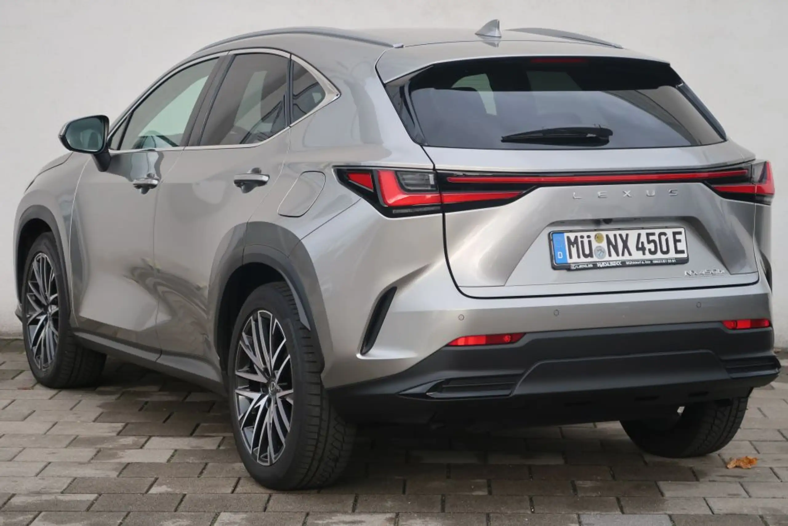 Lexus - NX 450h+