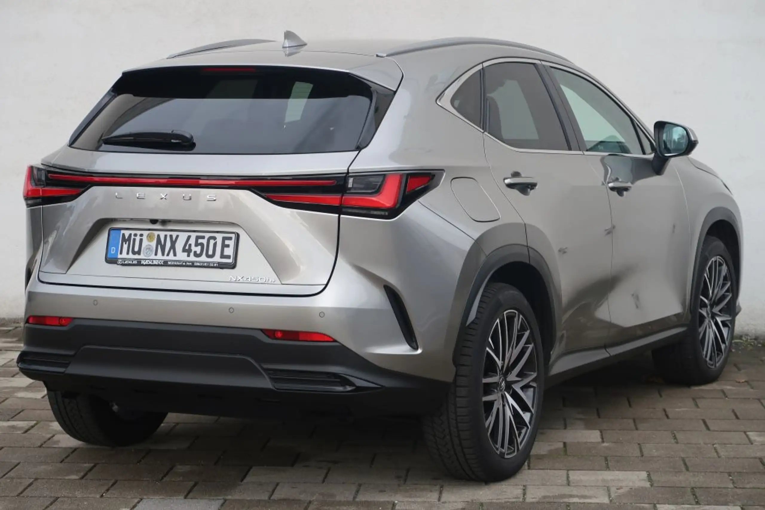 Lexus - NX 450h+