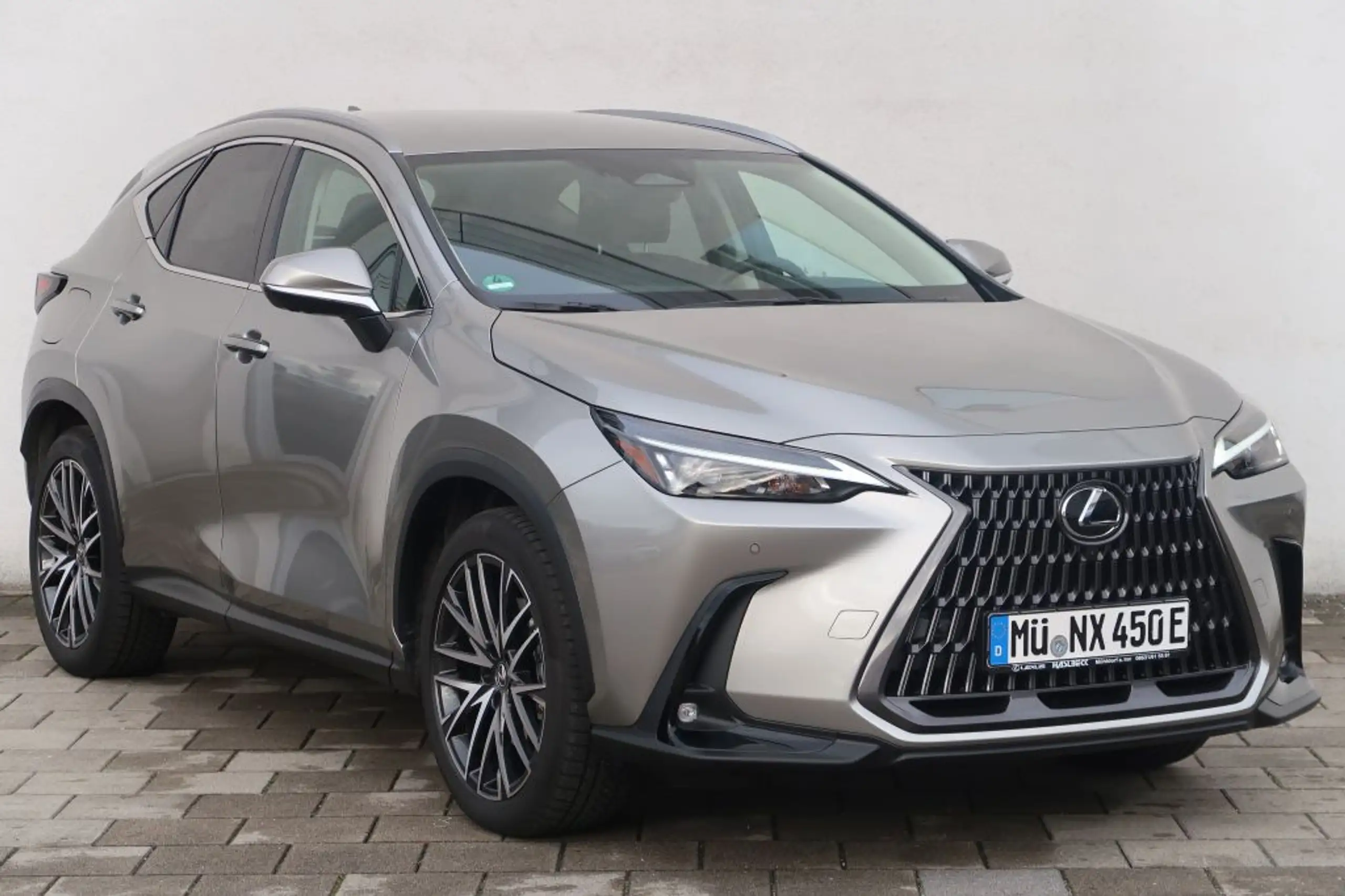 Lexus - NX 450h+