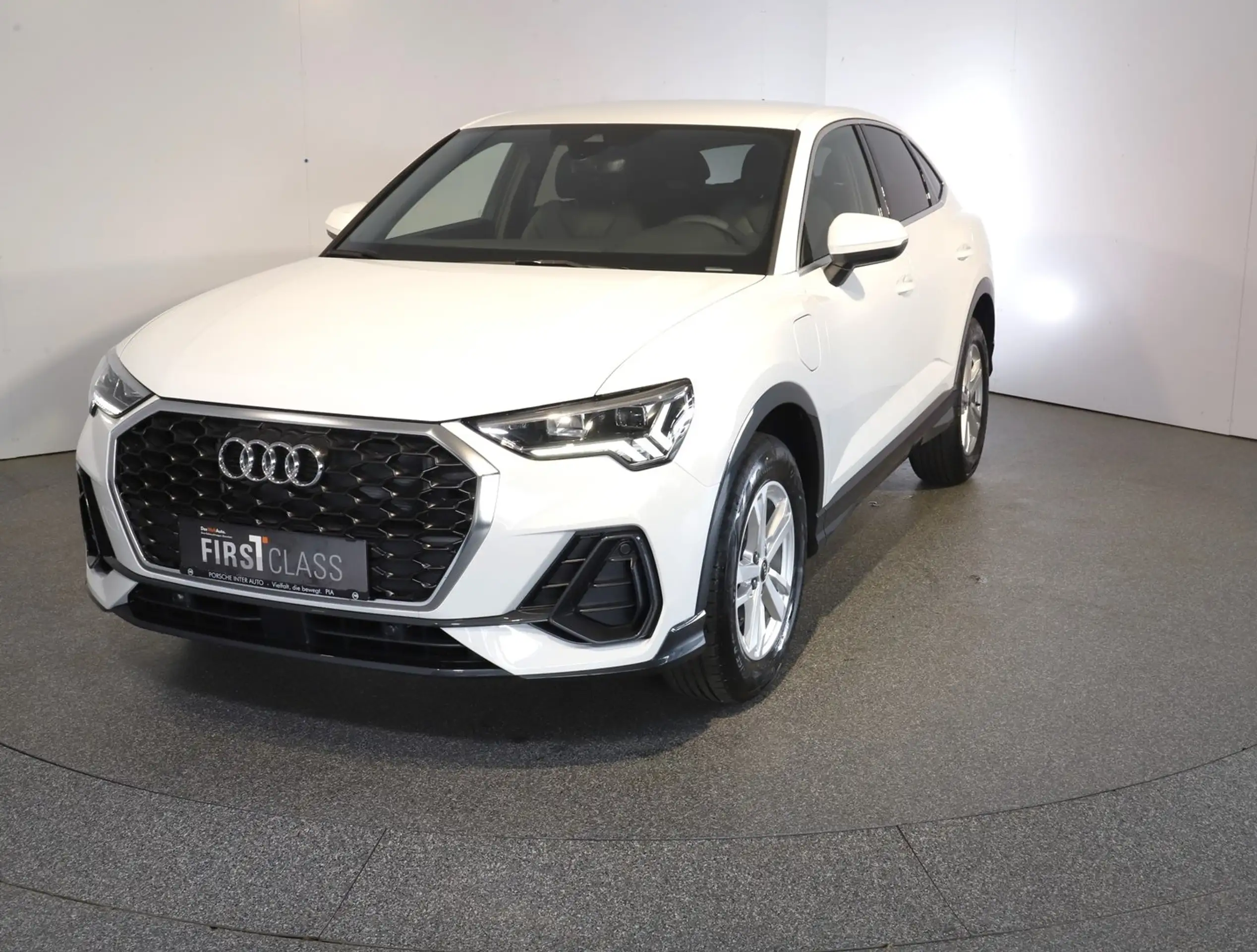 Audi - Q3