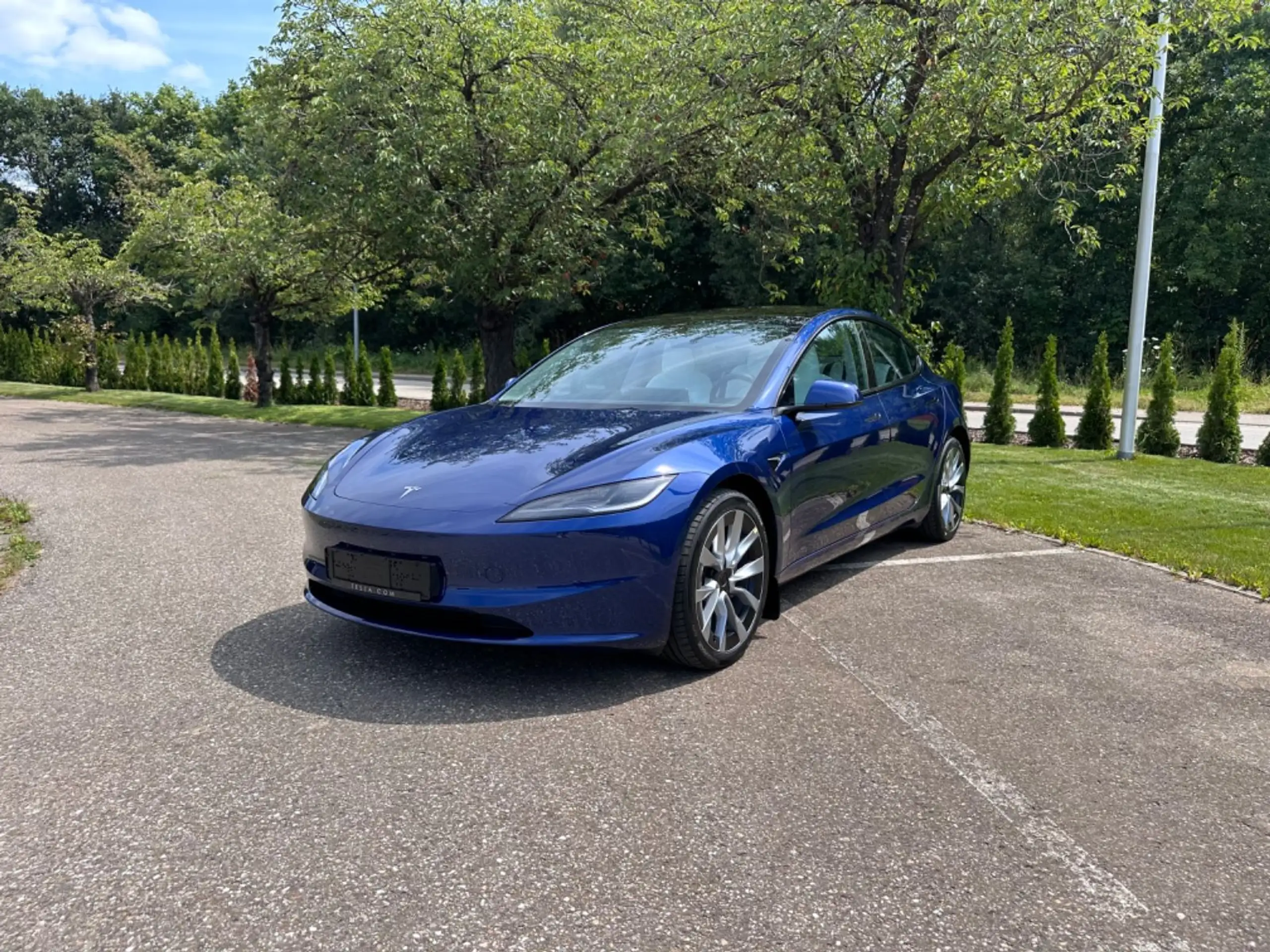 Tesla - Model 3