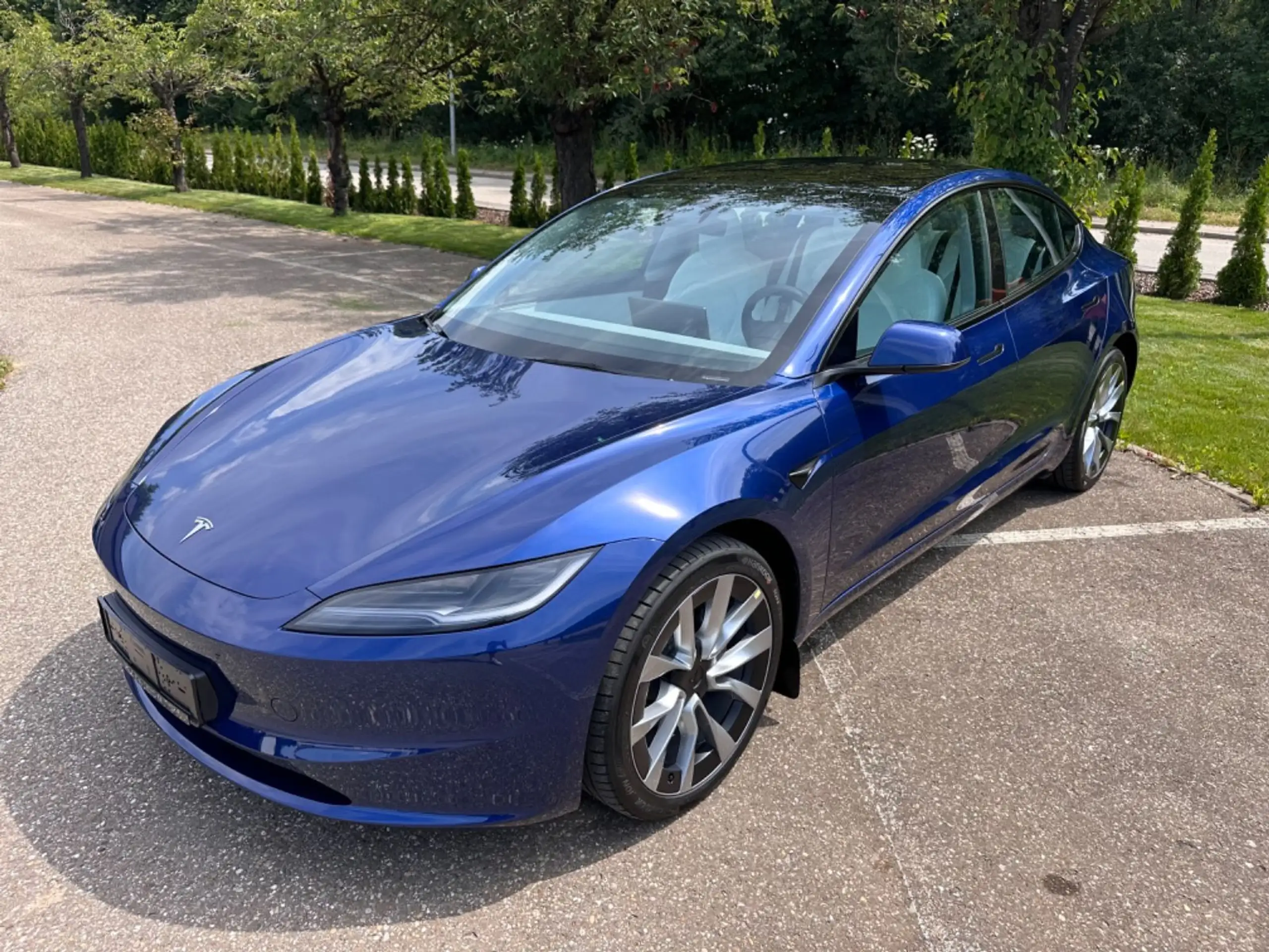 Tesla - Model 3