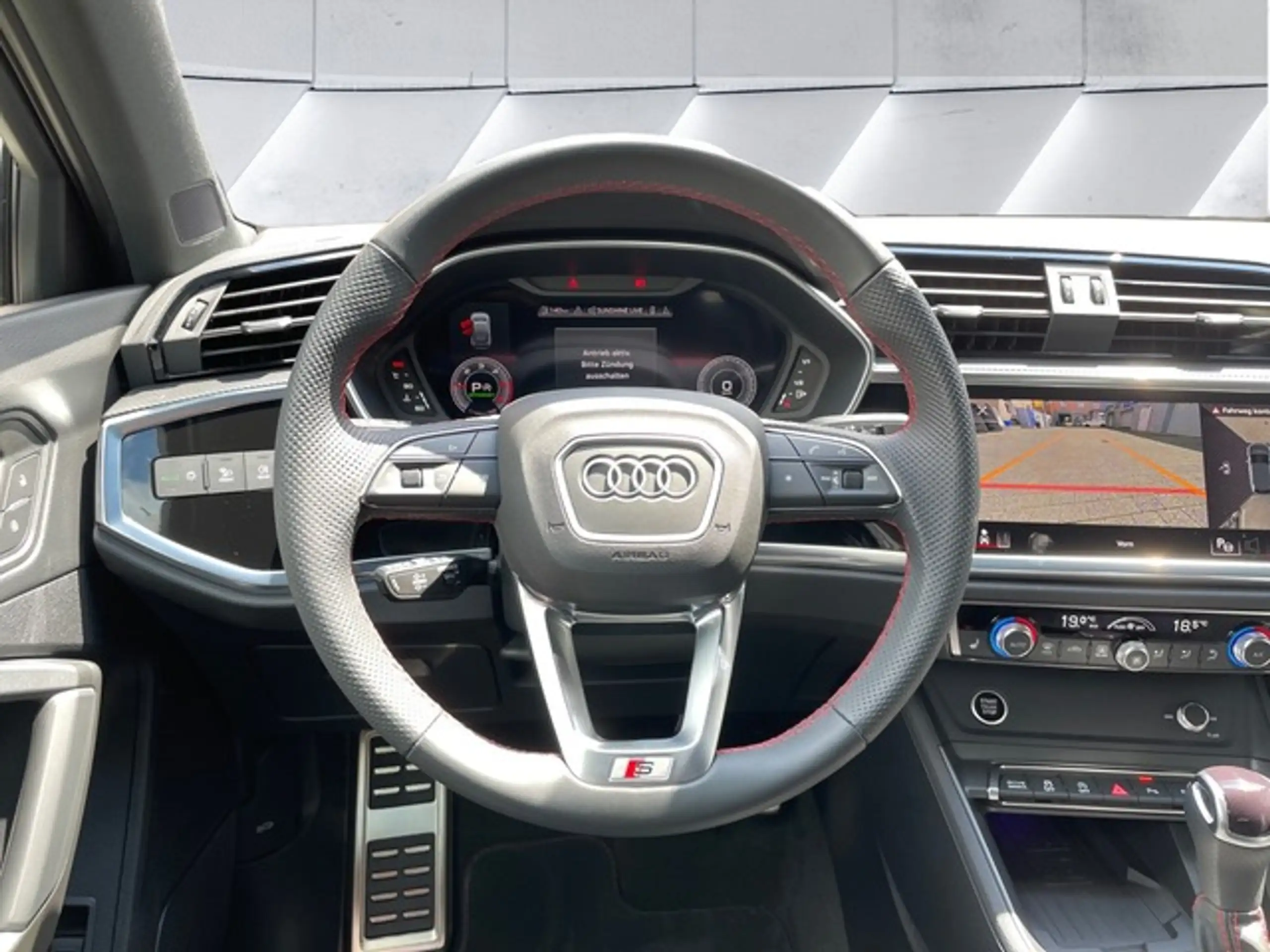 Audi - Q3