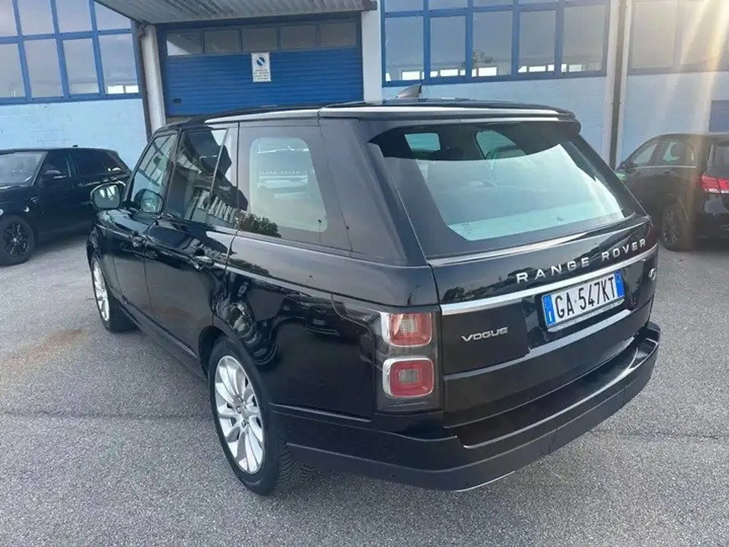 Land Rover - Range Rover