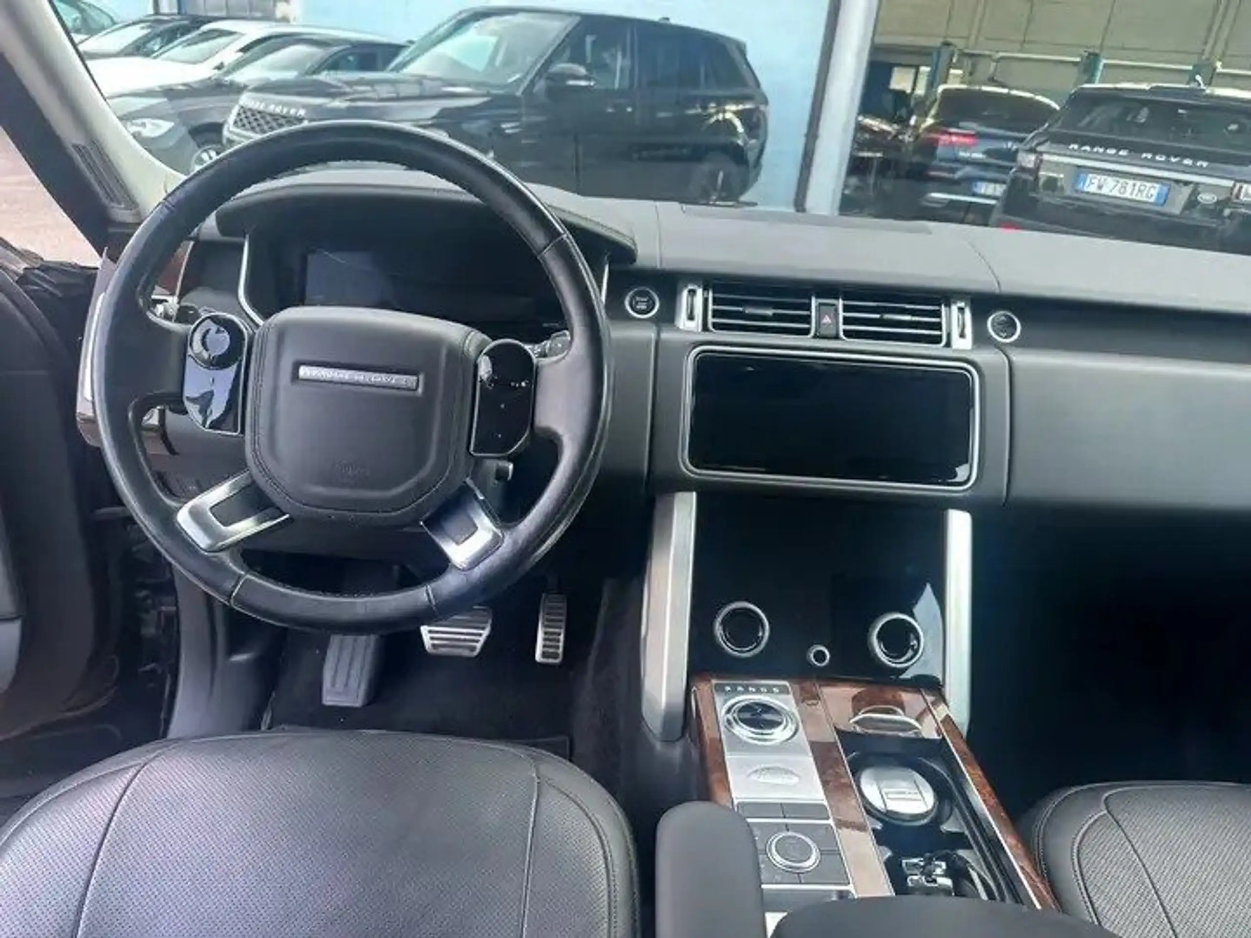 Land Rover - Range Rover