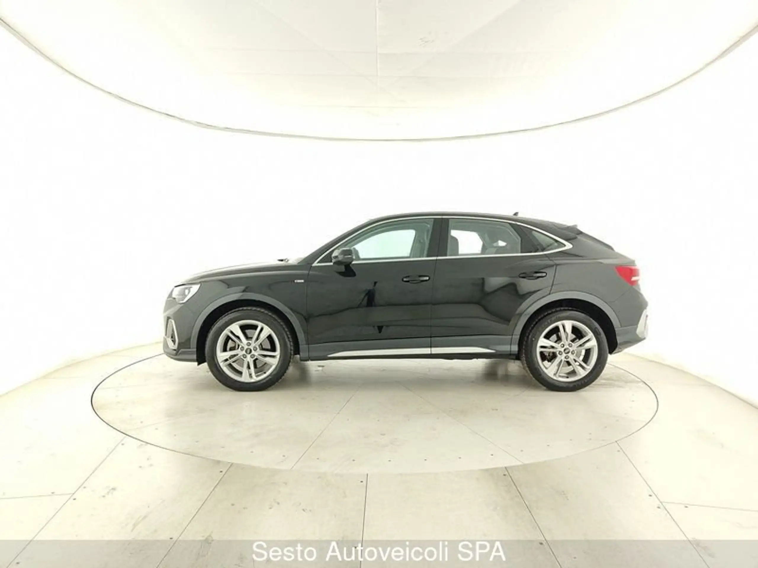 Audi - Q3