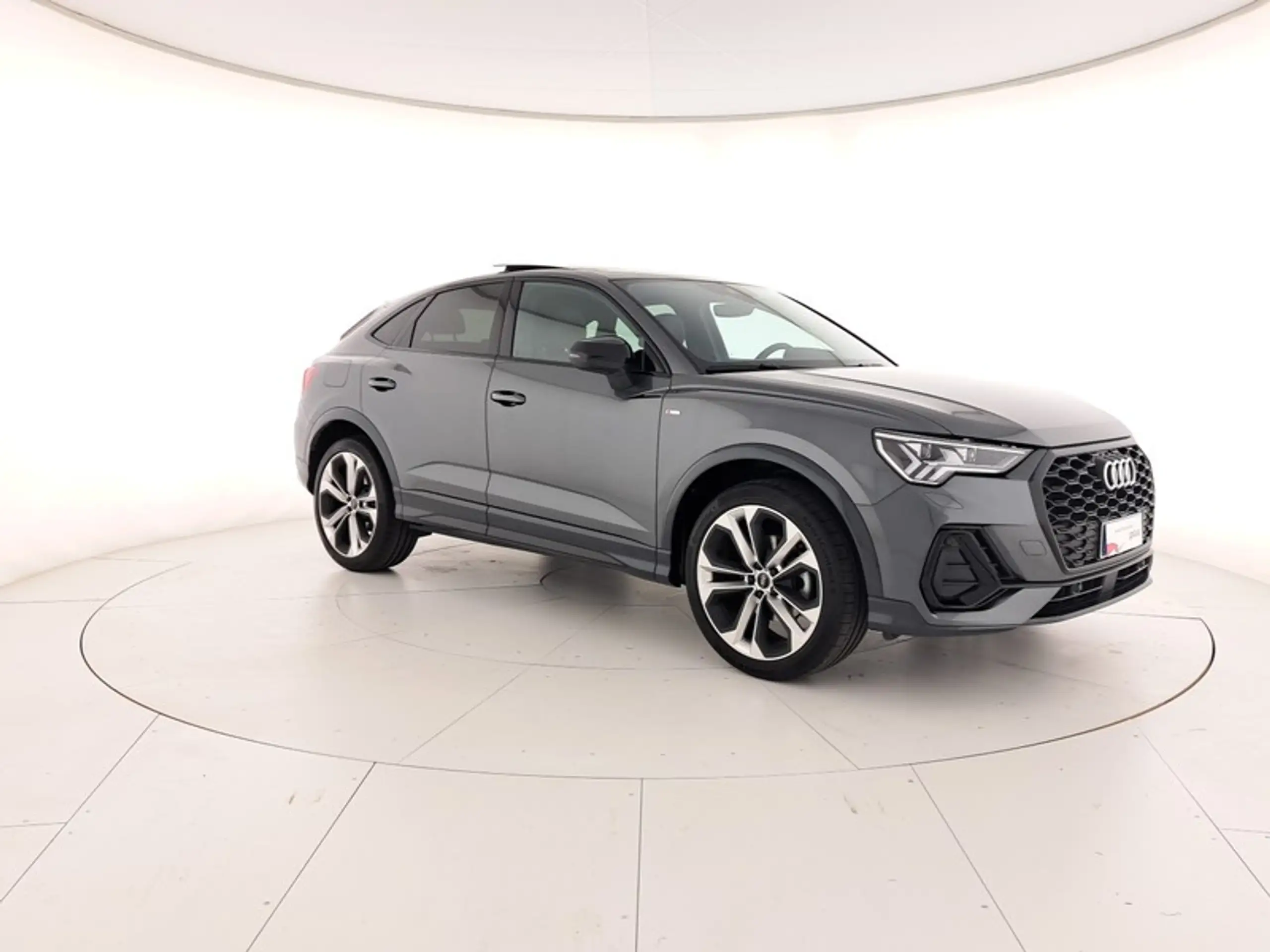 Audi - Q3