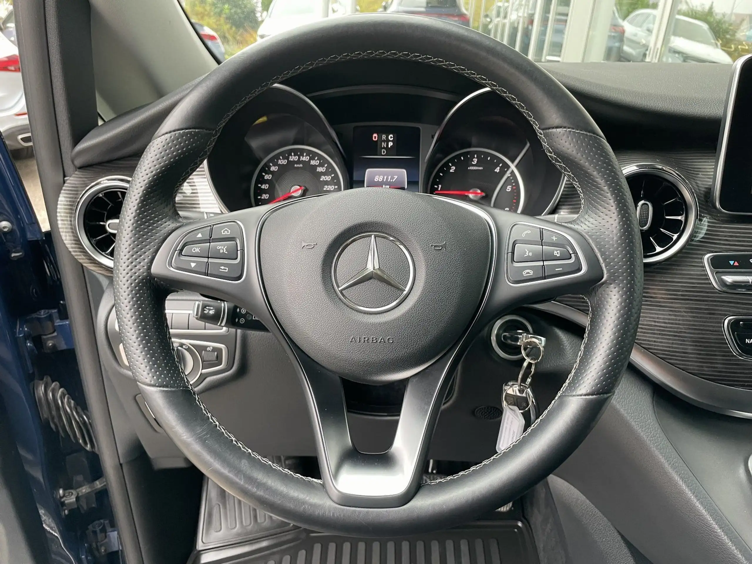 Mercedes-Benz - V 300