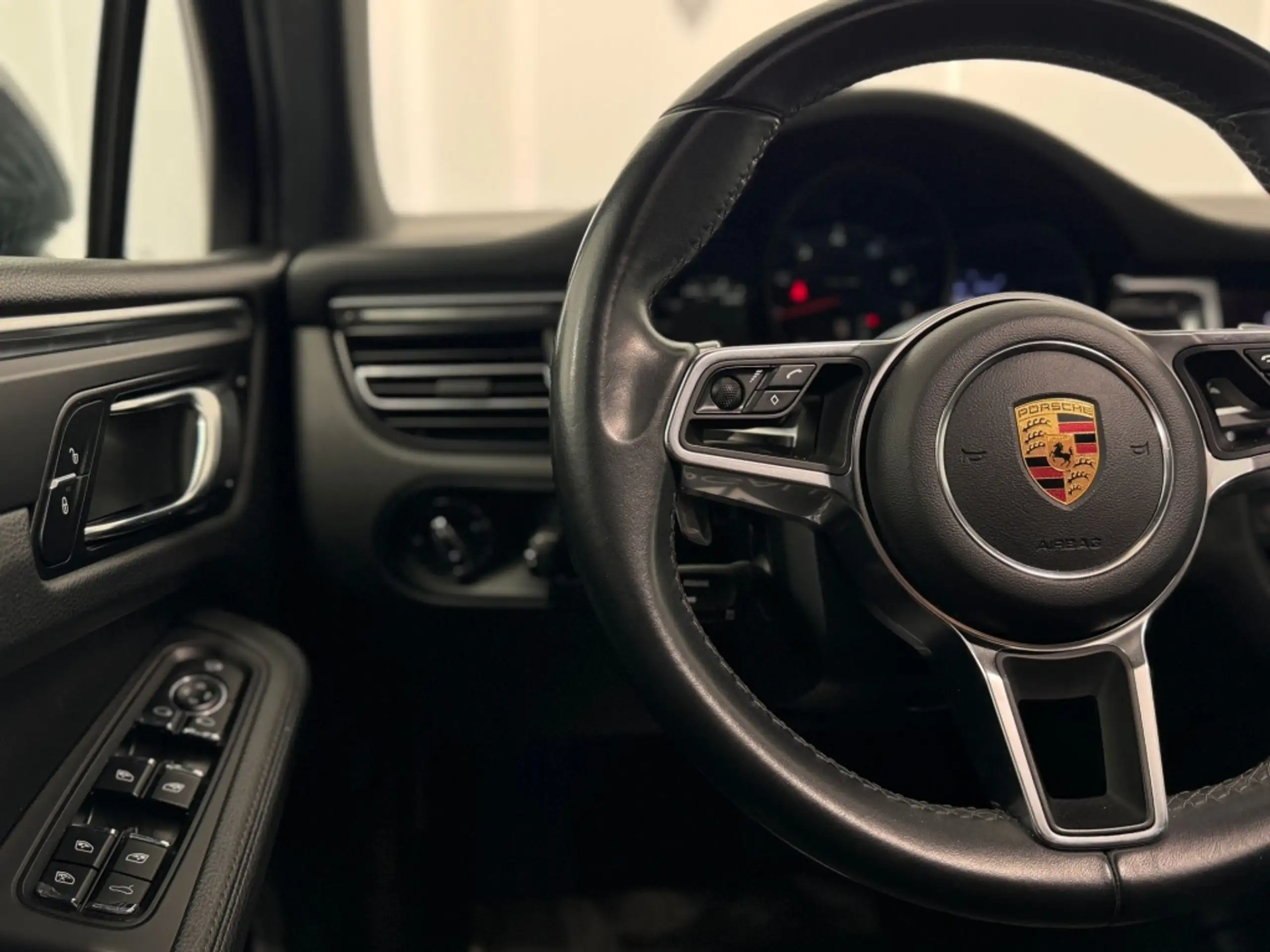 Porsche - Macan