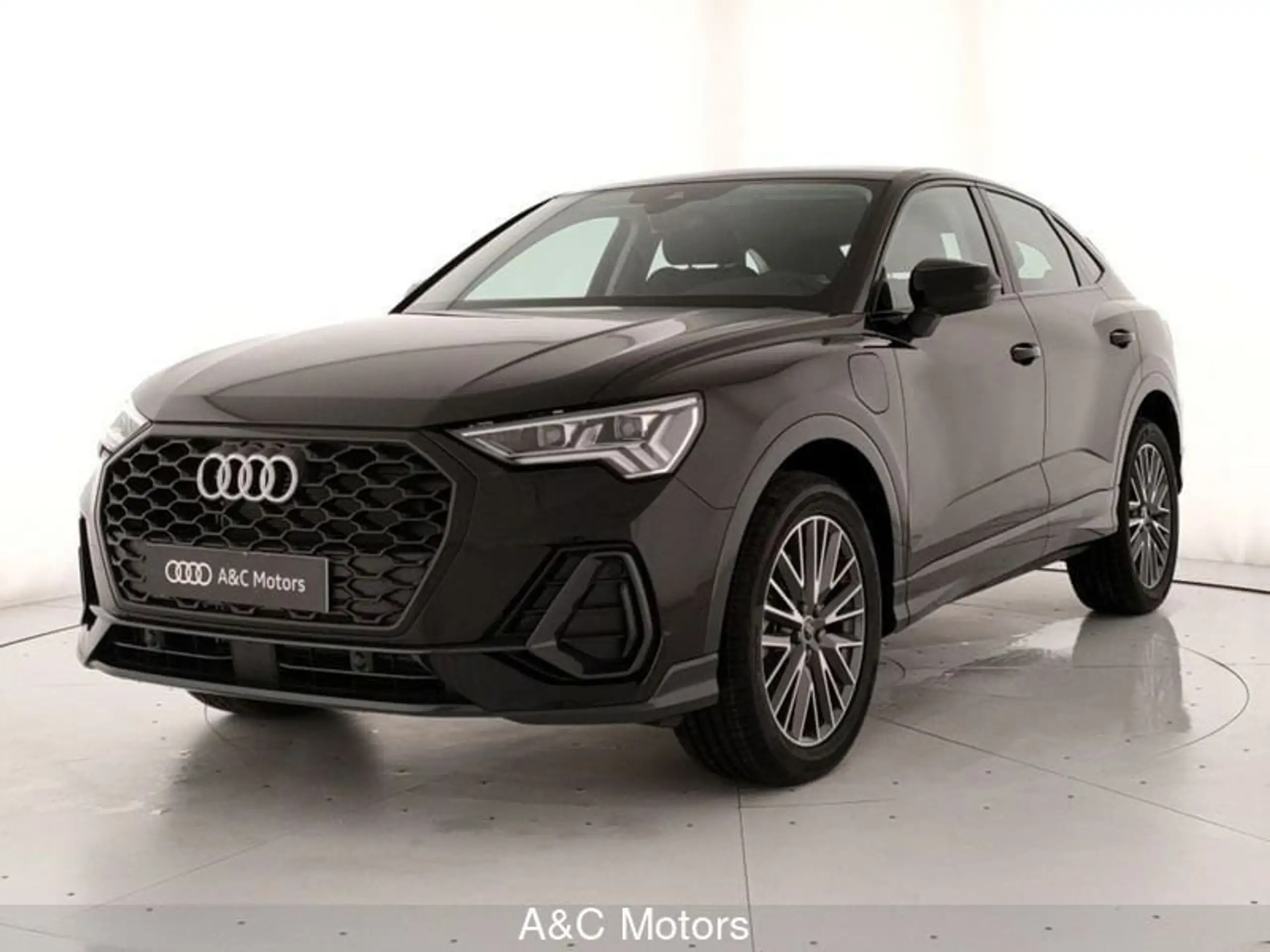 Audi - Q3