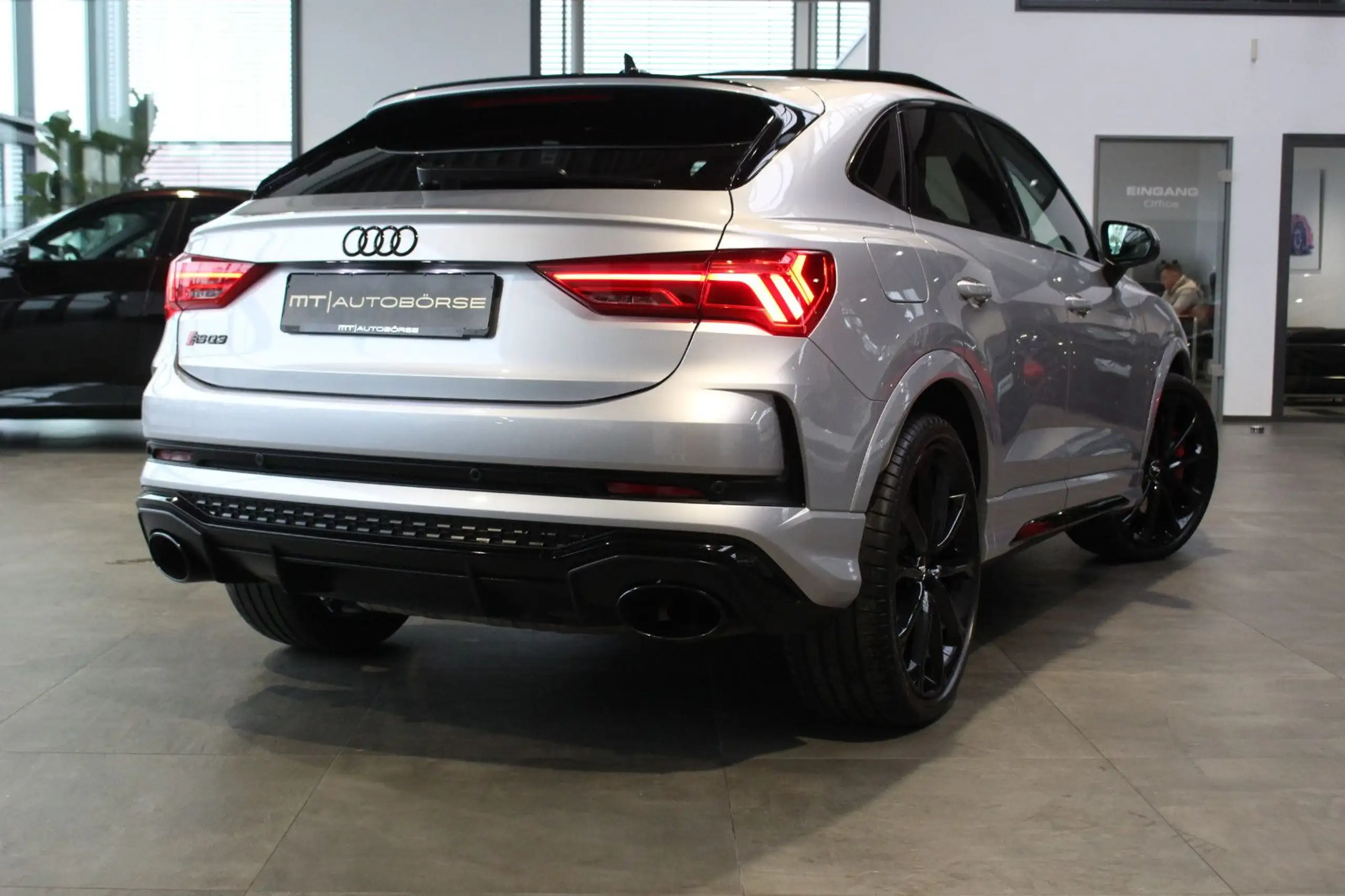 Audi - RS Q3