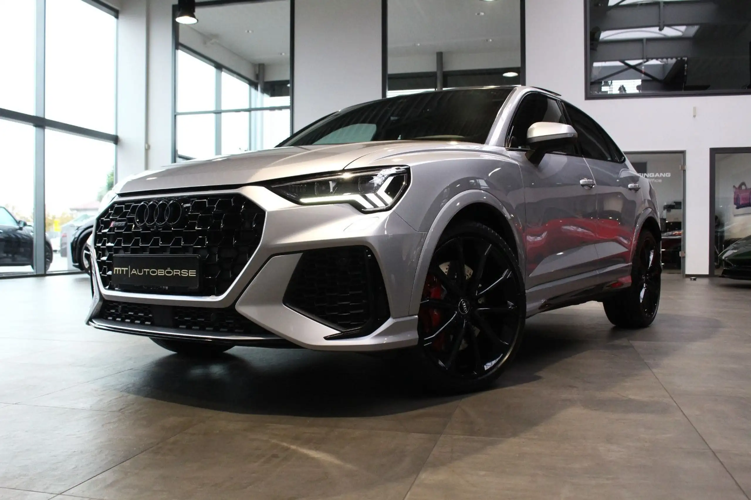 Audi - RS Q3