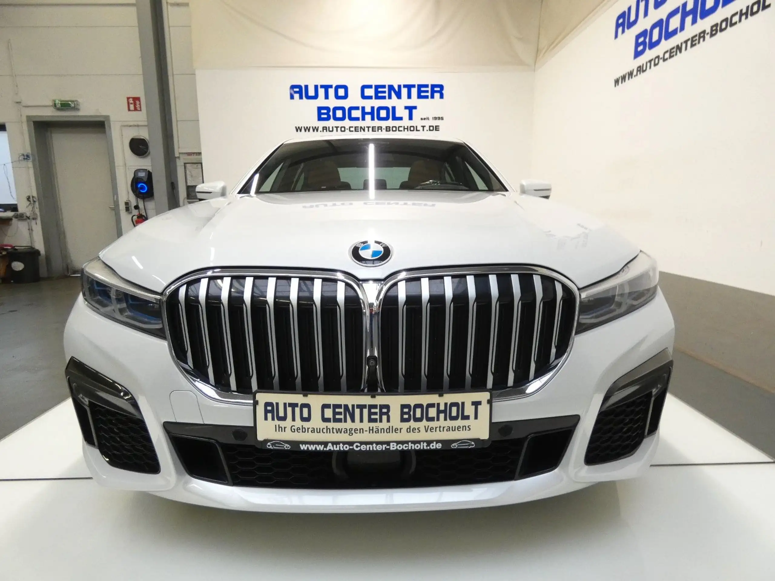 BMW 740 2019