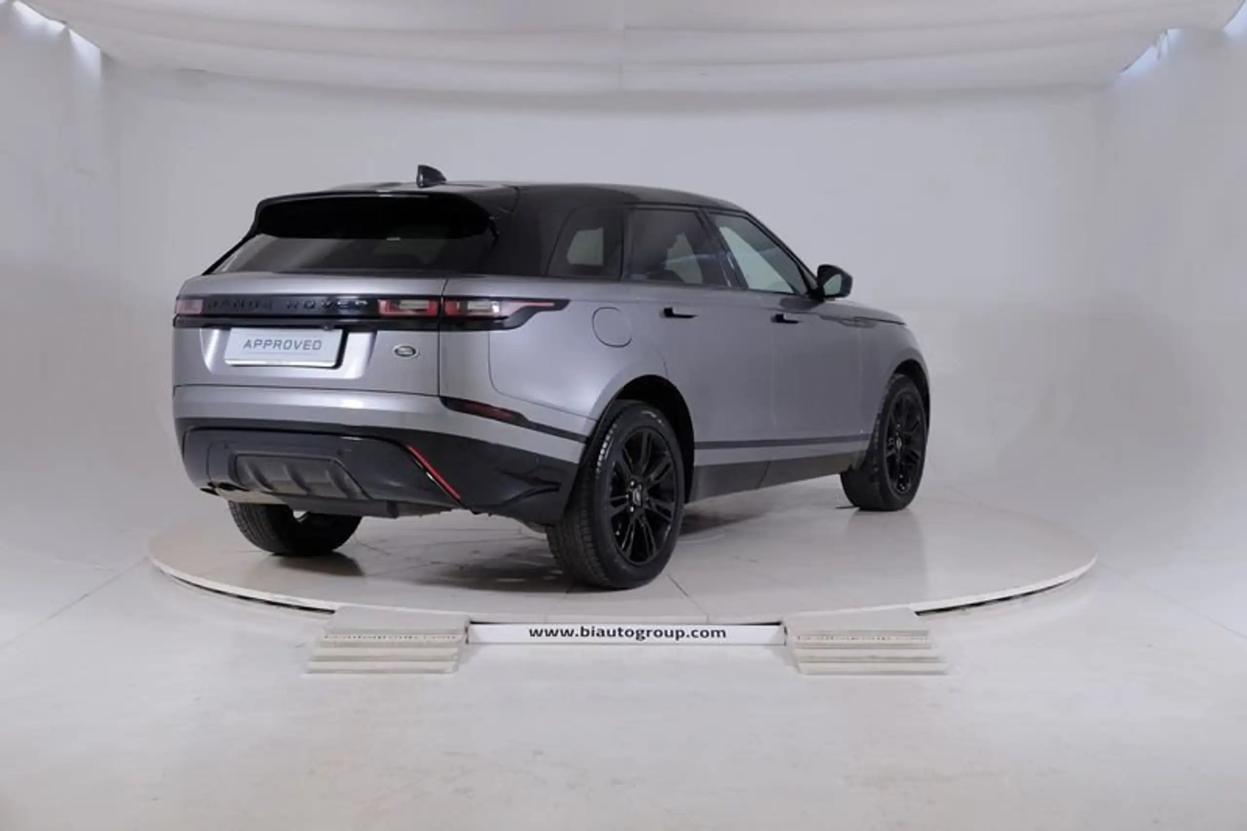 Land Rover - Range Rover Velar