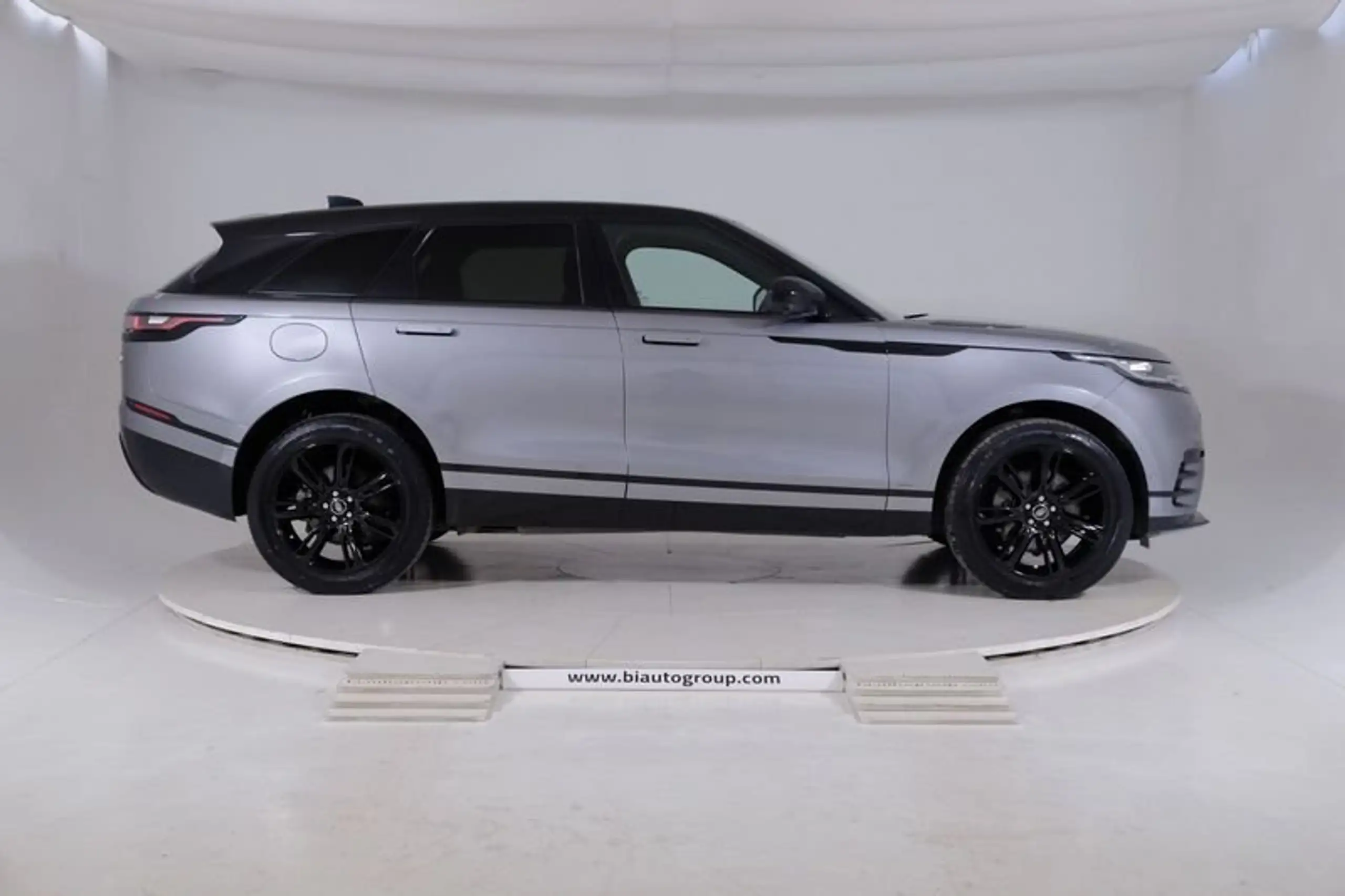 Land Rover - Range Rover Velar