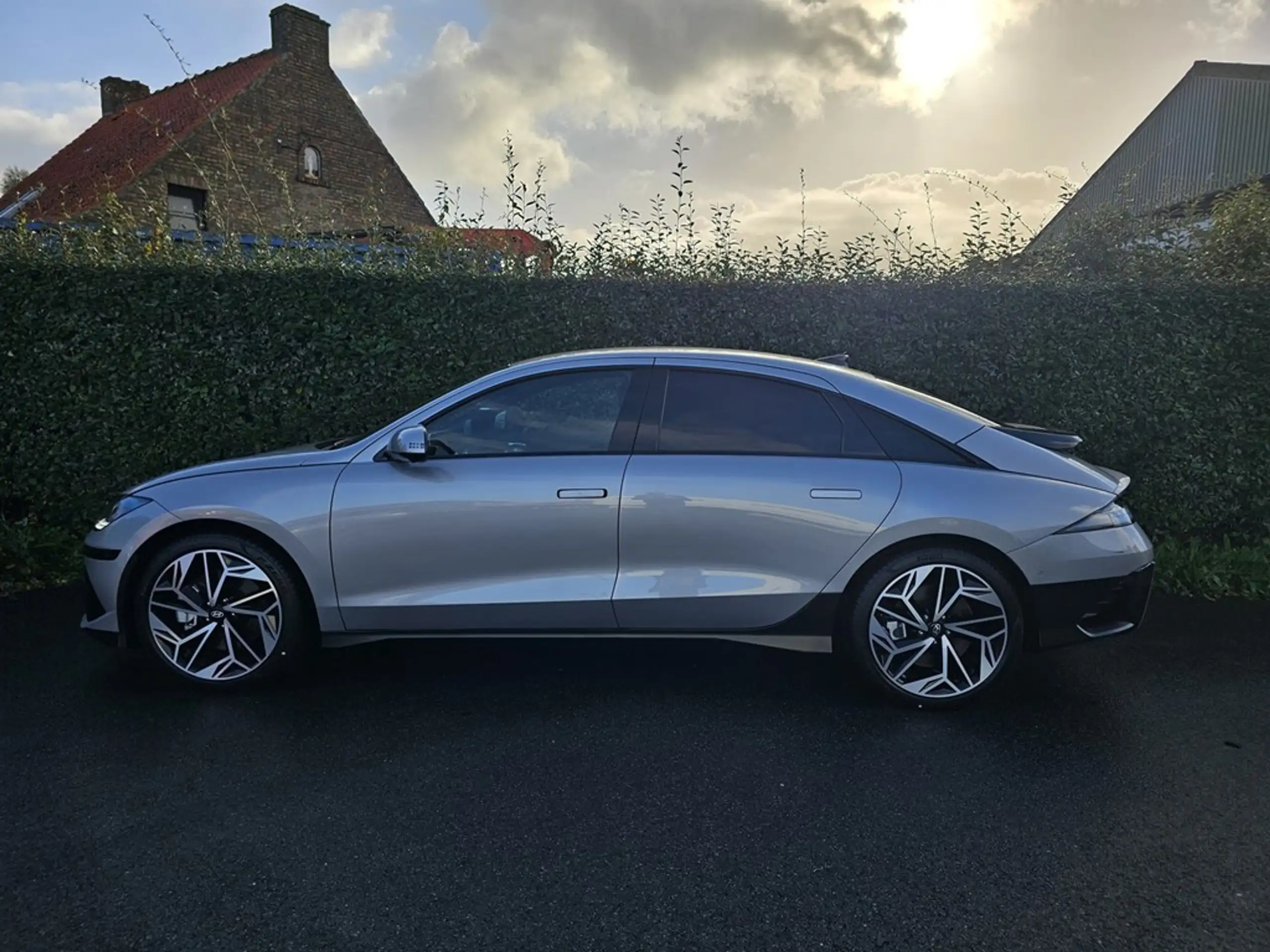 Hyundai - IONIQ 6